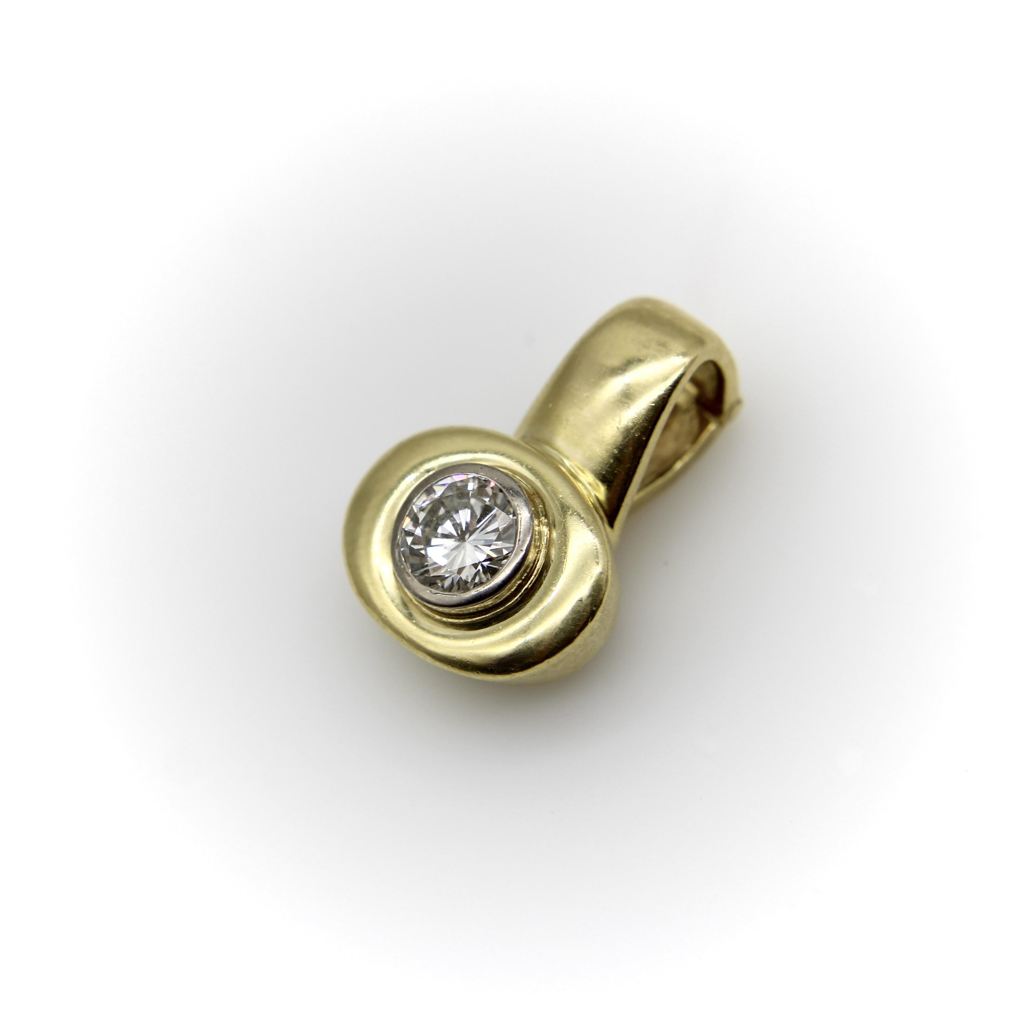 Moderno Ciondolo in oro 18K anni '80 con diamante da 1 carato in vendita