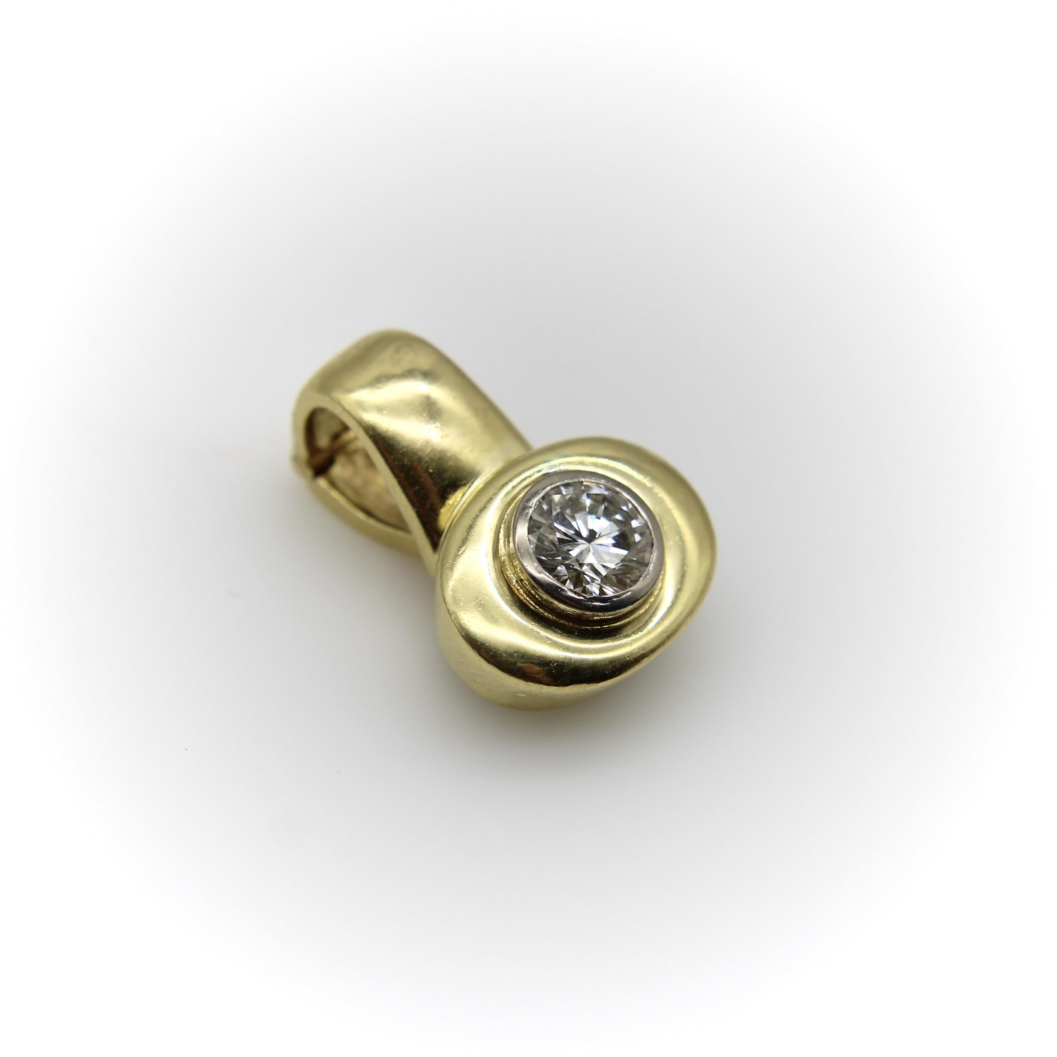 Taglio brillante Ciondolo in oro 18K anni '80 con diamante da 1 carato in vendita
