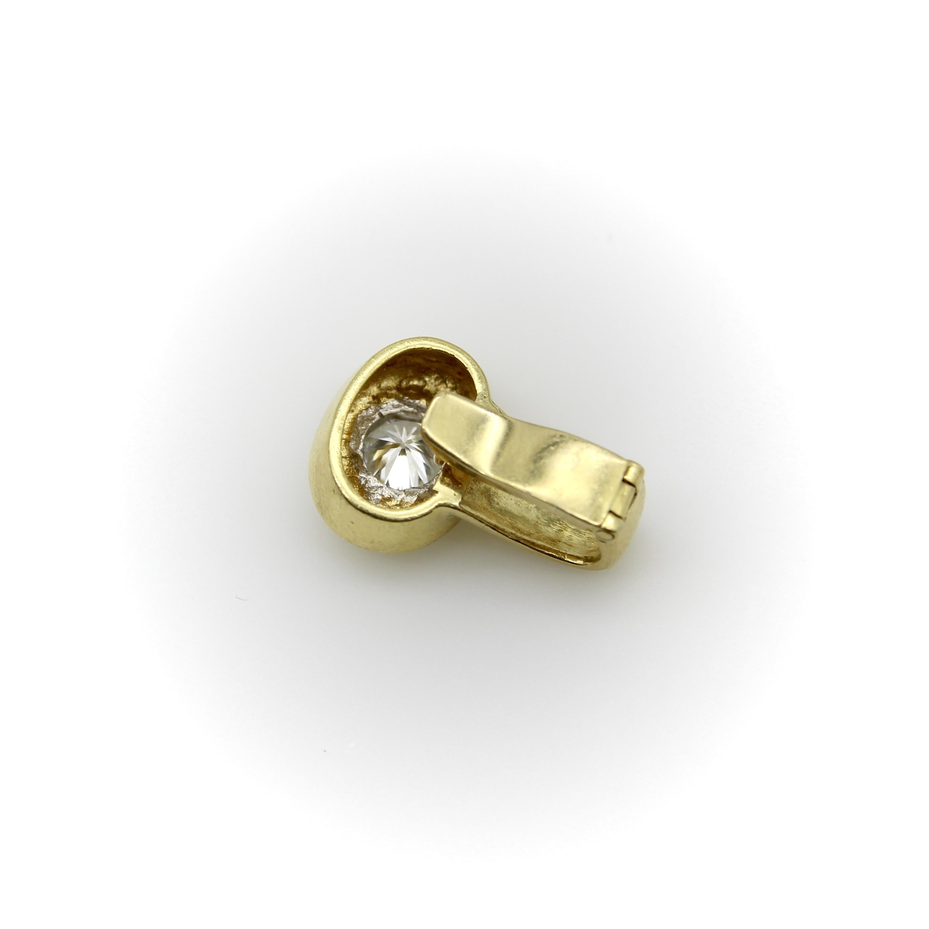 Ciondolo in oro 18K anni '80 con diamante da 1 carato in vendita 1