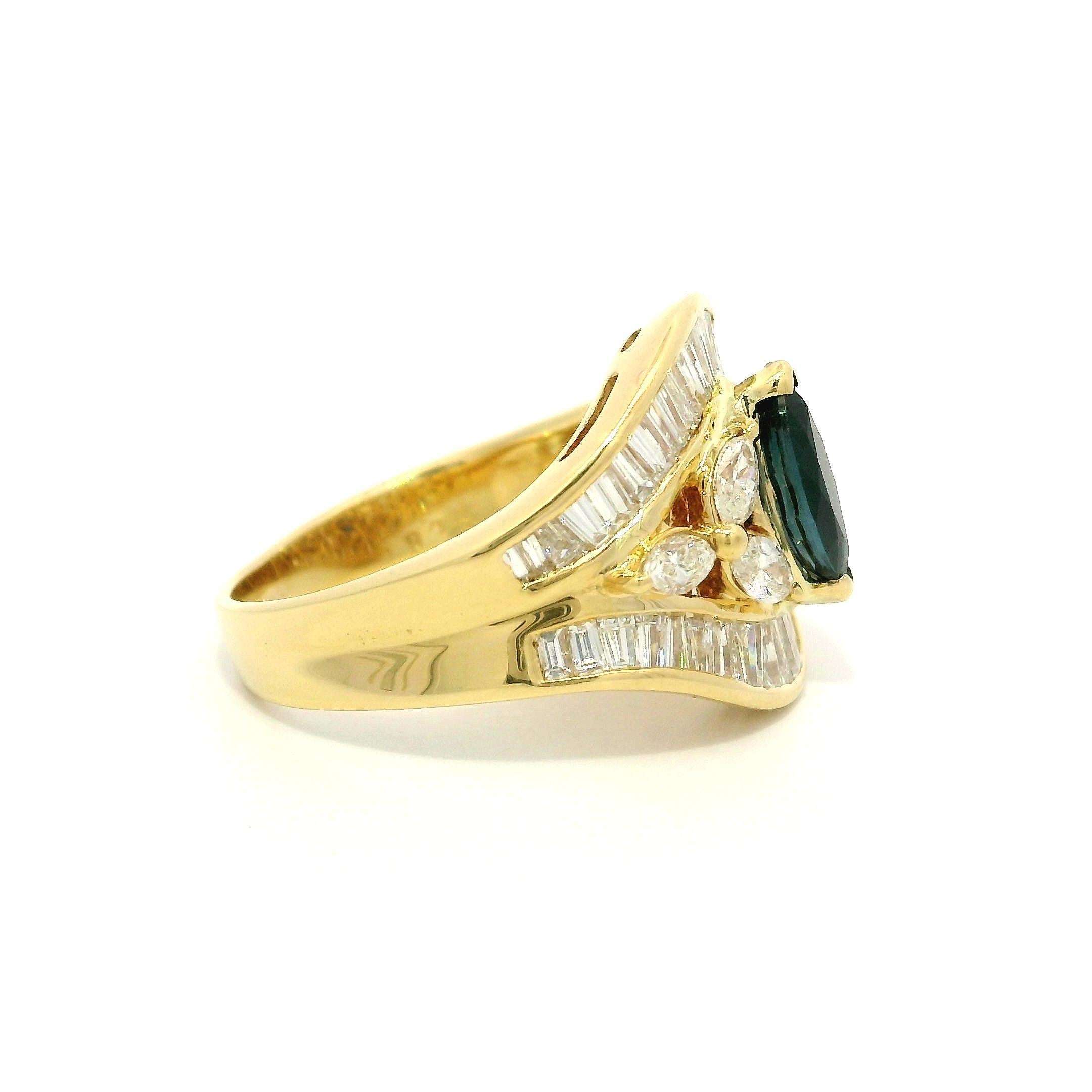 Anello a fascia larga in oro 18 carati con zaffiro marquise e diamante di alta qualità in vendita 5