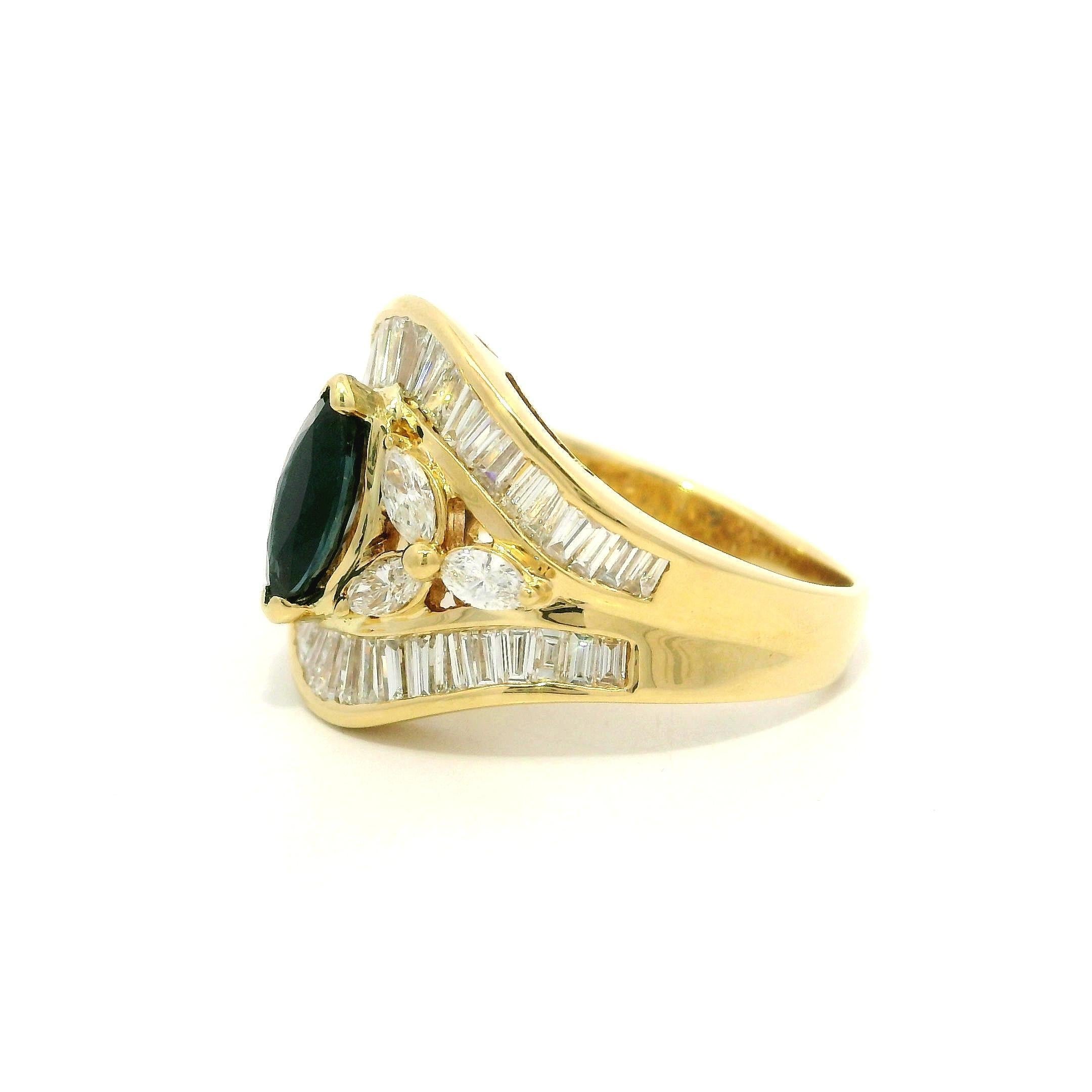 Anello a fascia larga in oro 18 carati con zaffiro marquise e diamante di alta qualità in vendita 7