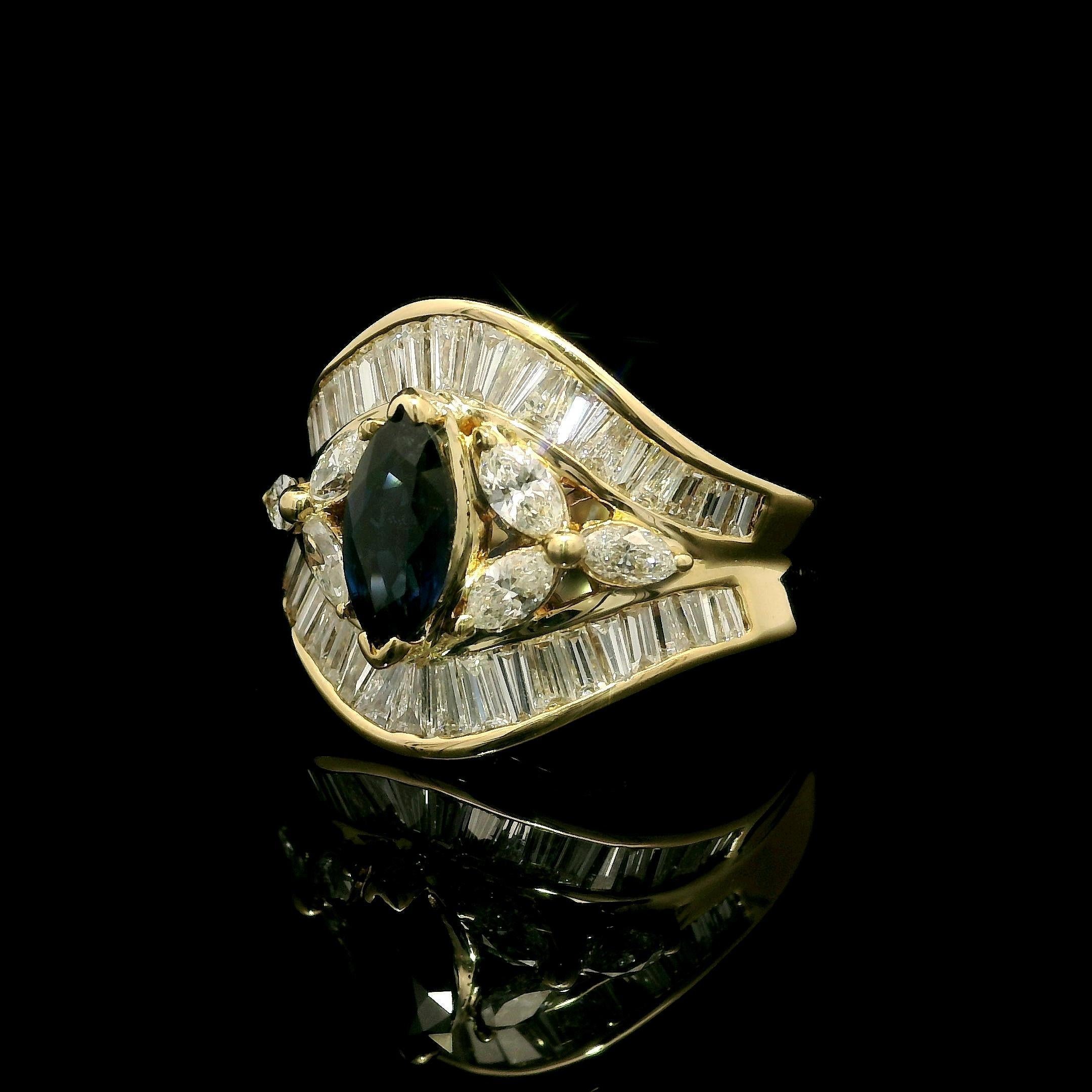 Taglio marquise Anello a fascia larga in oro 18 carati con zaffiro marquise e diamante di alta qualità in vendita