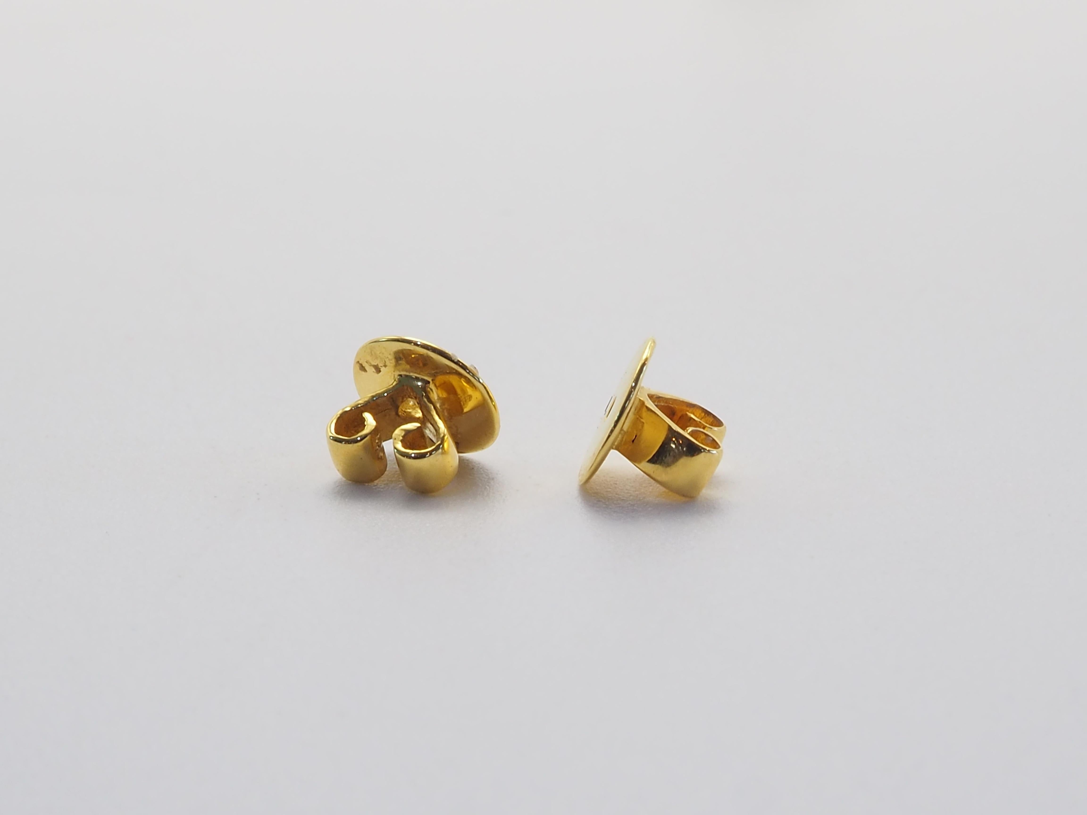 18K Gold 1ct Oval Vivid Red Ruby & 0.40ct Diamond Stud Earring In New Condition For Sale In เกาะสมุย, TH