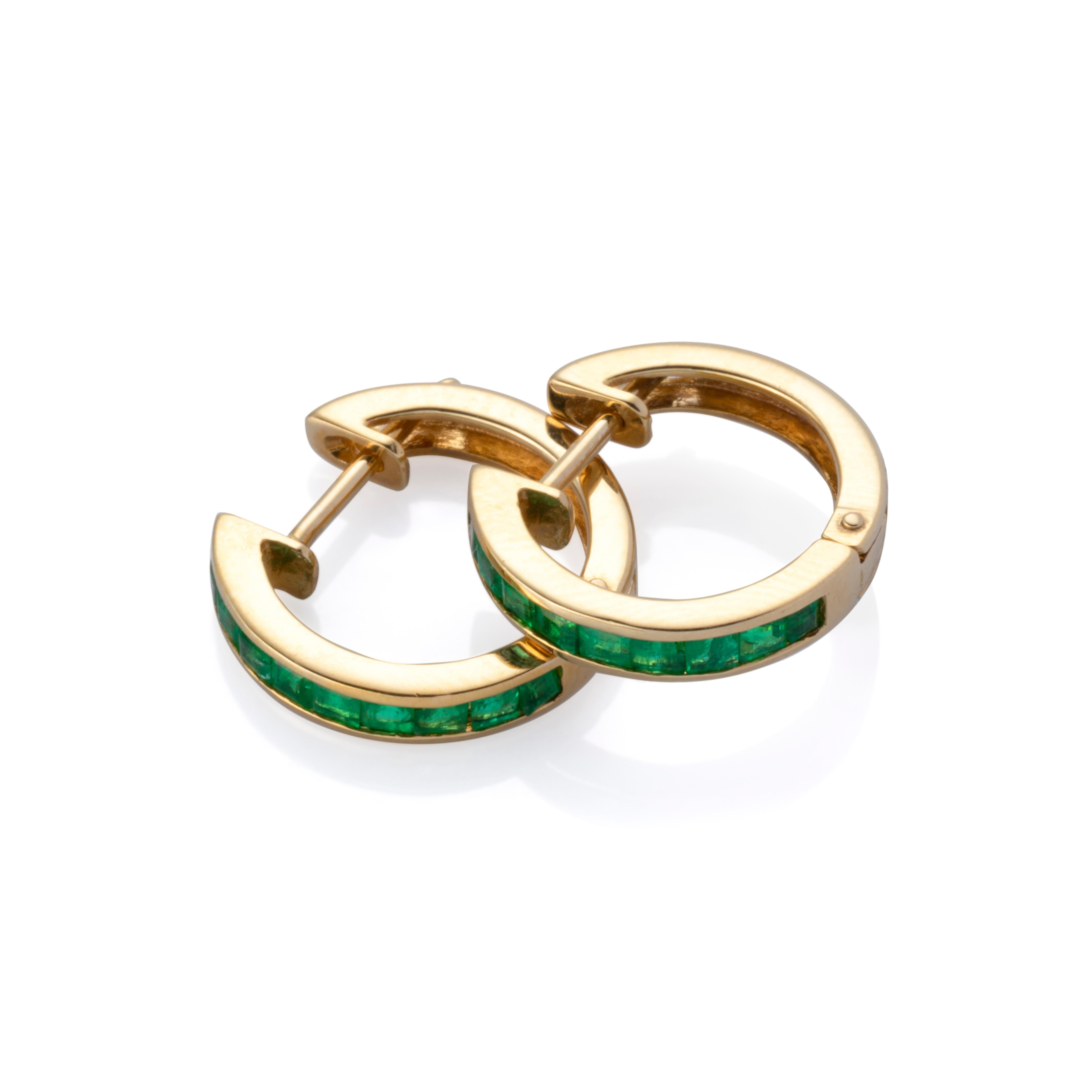Auction Estimate:
$600 - $1,000

Beautiful hoop earrings made in the early 2000s and that has never been worn. The earrings have the unique shape of a hoop omega and is intricately designed. There are 18 squared bright green emeralds in total and