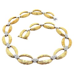 18k Gold 1ctw Diamond Wavy Pattern Textured Open Marquise Shape Link Necklace 18k Gold 1ctw Diamond Wavy Pattern Textured Open Marquise Shape Link Necklace