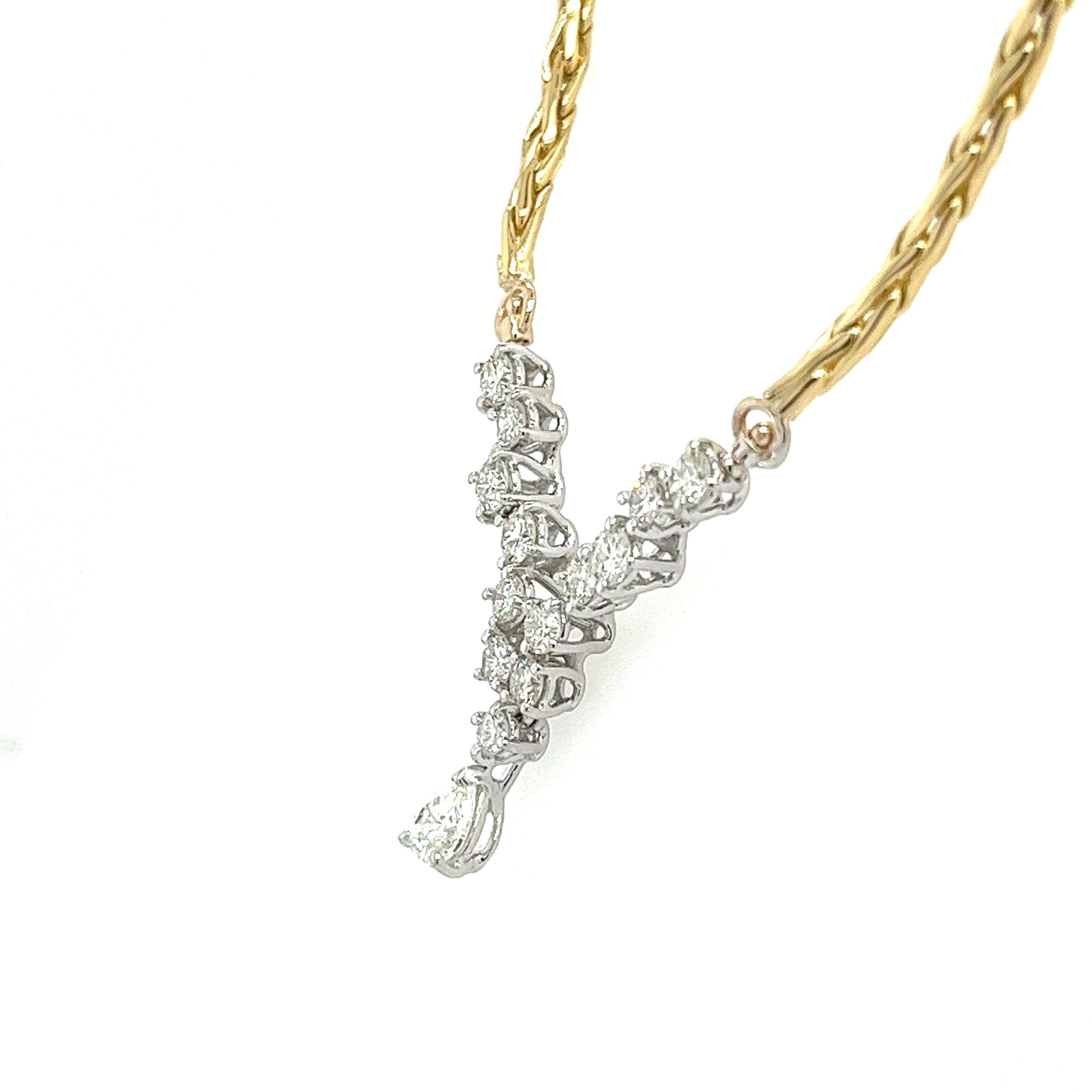 18K Gold 2 Tone Diamond Cluster Drop Choker Necklace with Pear & Round Diamonds In New Condition For Sale In Miami, FL
