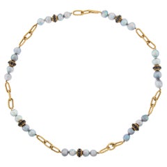 A Link in oro 18k 20" con perle grigie barocche e zaffiri, ovale aperto e attorcigliato