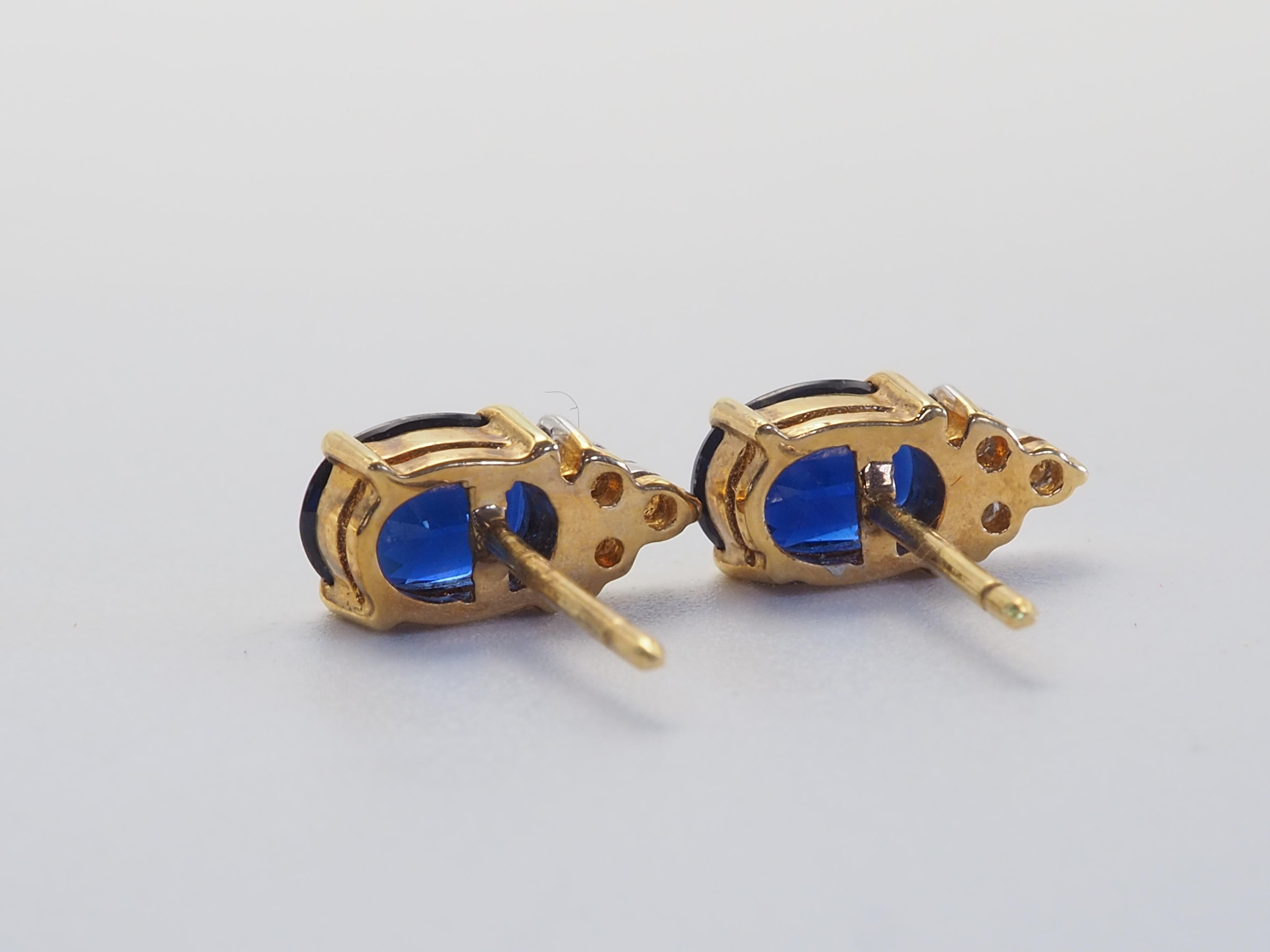 Taglio ovale Orecchini in oro 18K con zaffiro blu profondo ovale da 2,00ct e diamante da 0,10ct in vendita