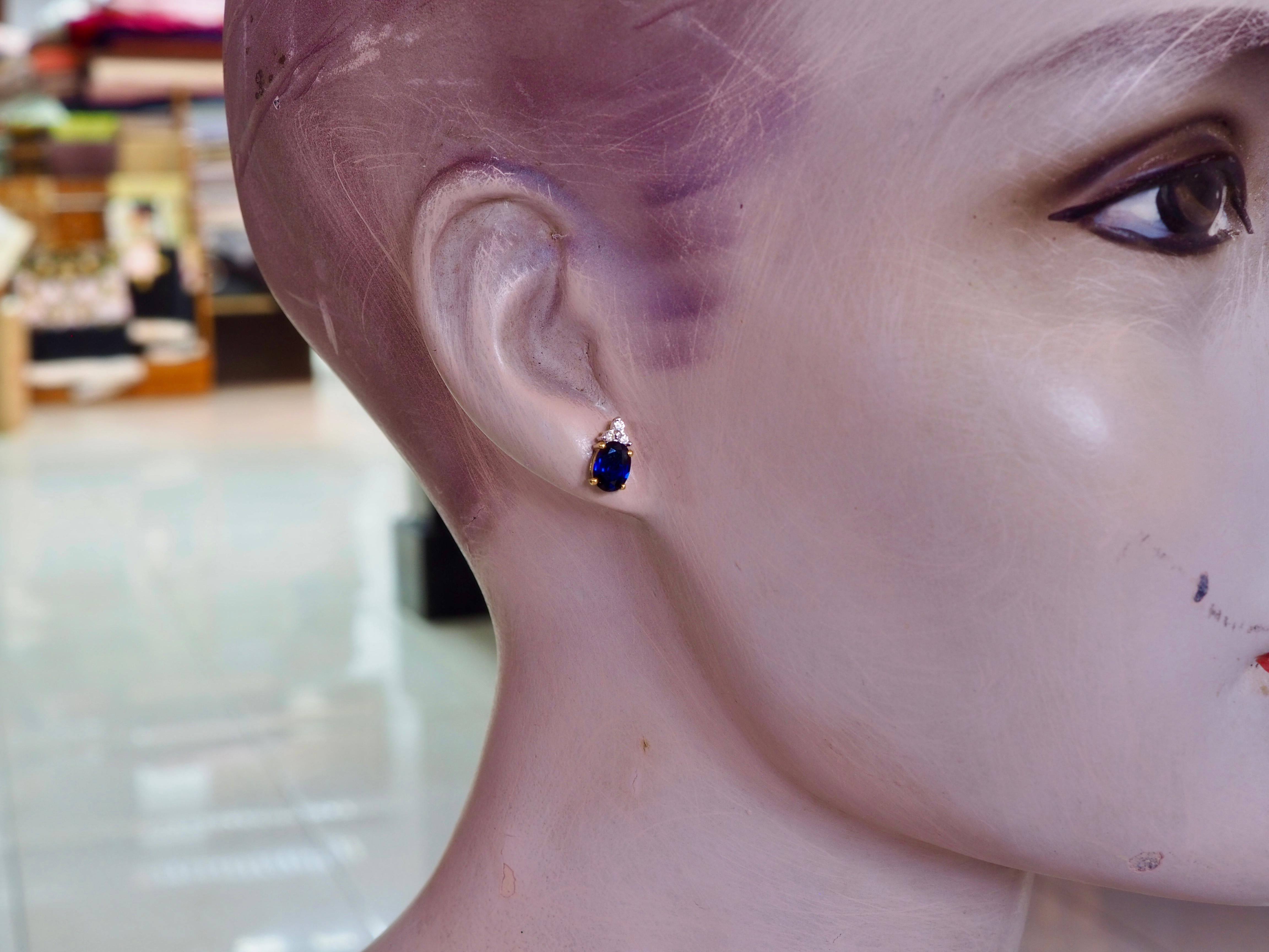 Orecchini in oro 18K con zaffiro blu profondo ovale da 2,00ct e diamante da 0,10ct in vendita 2