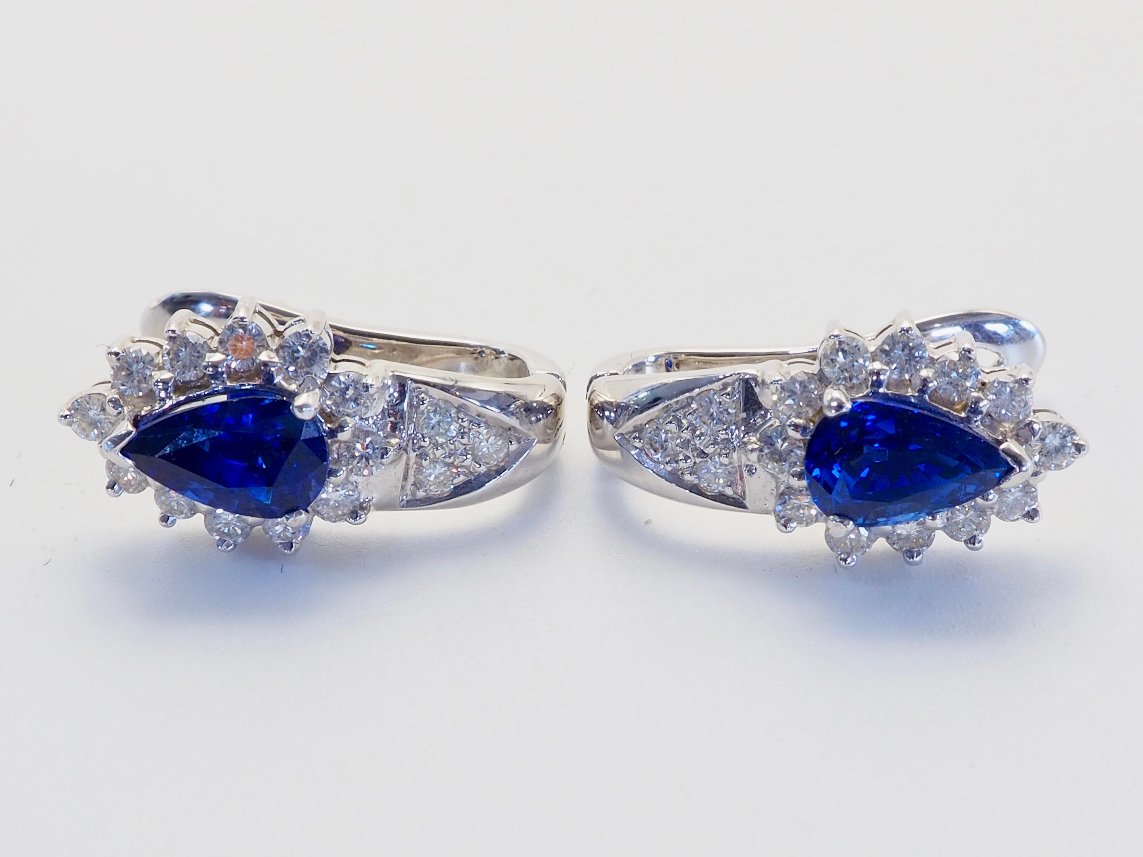 18K Gold 2.00ct Birne Vivid Blue Sapphire & 0.60ct Diamant Ohrringe im Zustand „Neu“ im Angebot in เกาะสมุย, TH