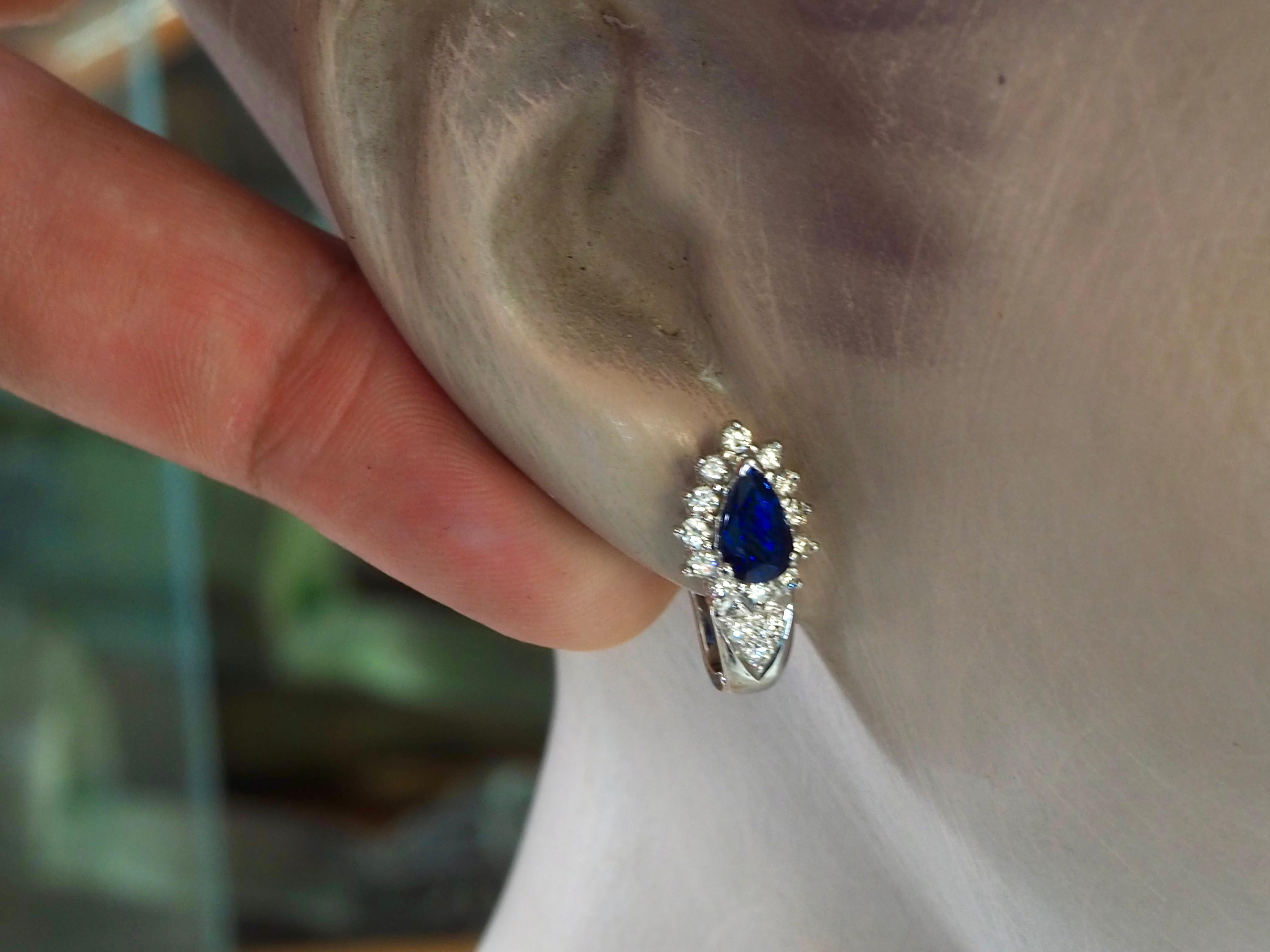 18K Gold 2.00ct Birne Vivid Blue Sapphire & 0.60ct Diamant Ohrringe Damen im Angebot