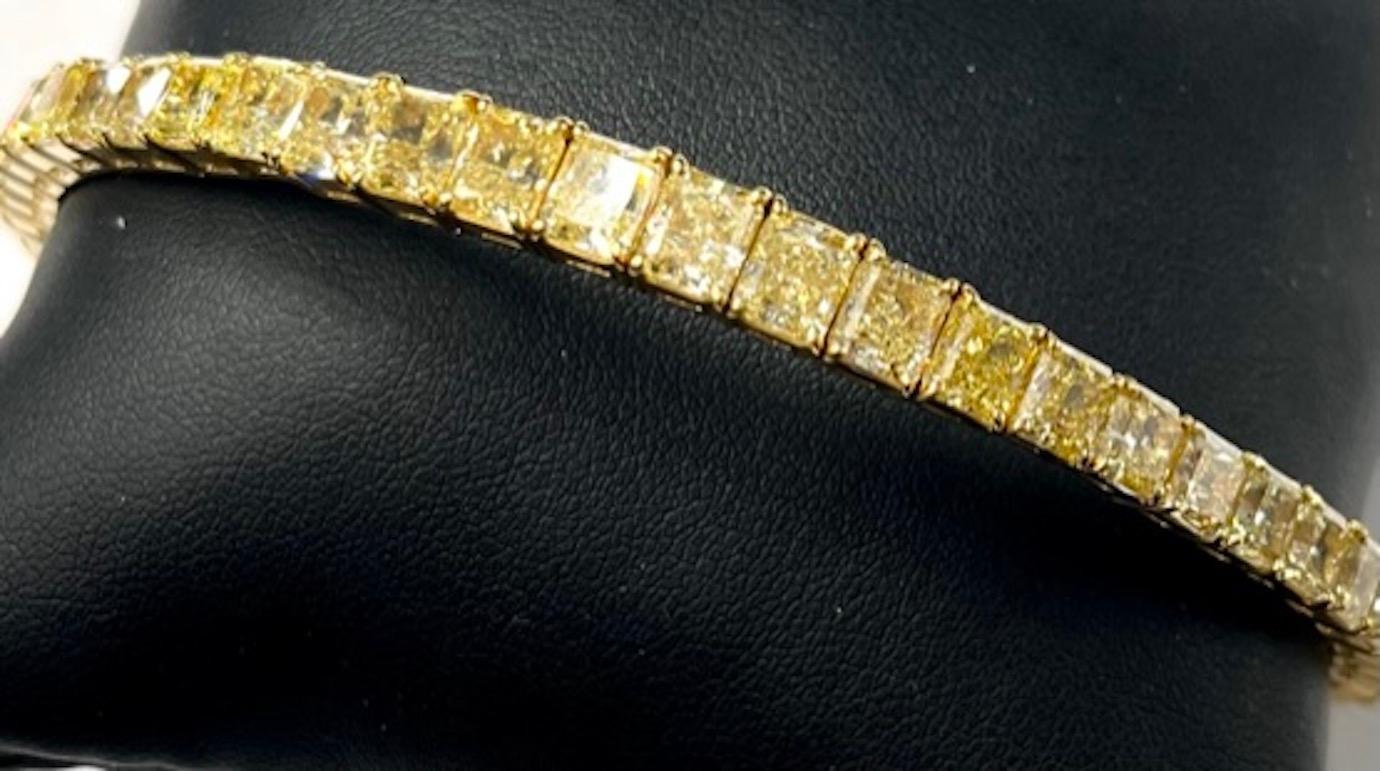 Contemporary 18k Gold  20.91Cttw Natural Yellow Diamonds Flexible Bangle Bracelet For Sale