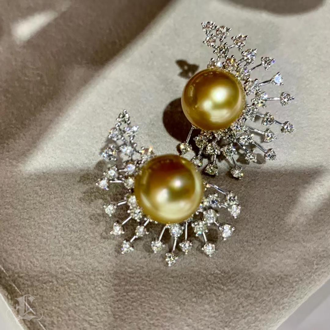 【Crown Radiance】Solar Radiance Aurora Golden South Sea Pearl Diamond Earrings For Sale 3