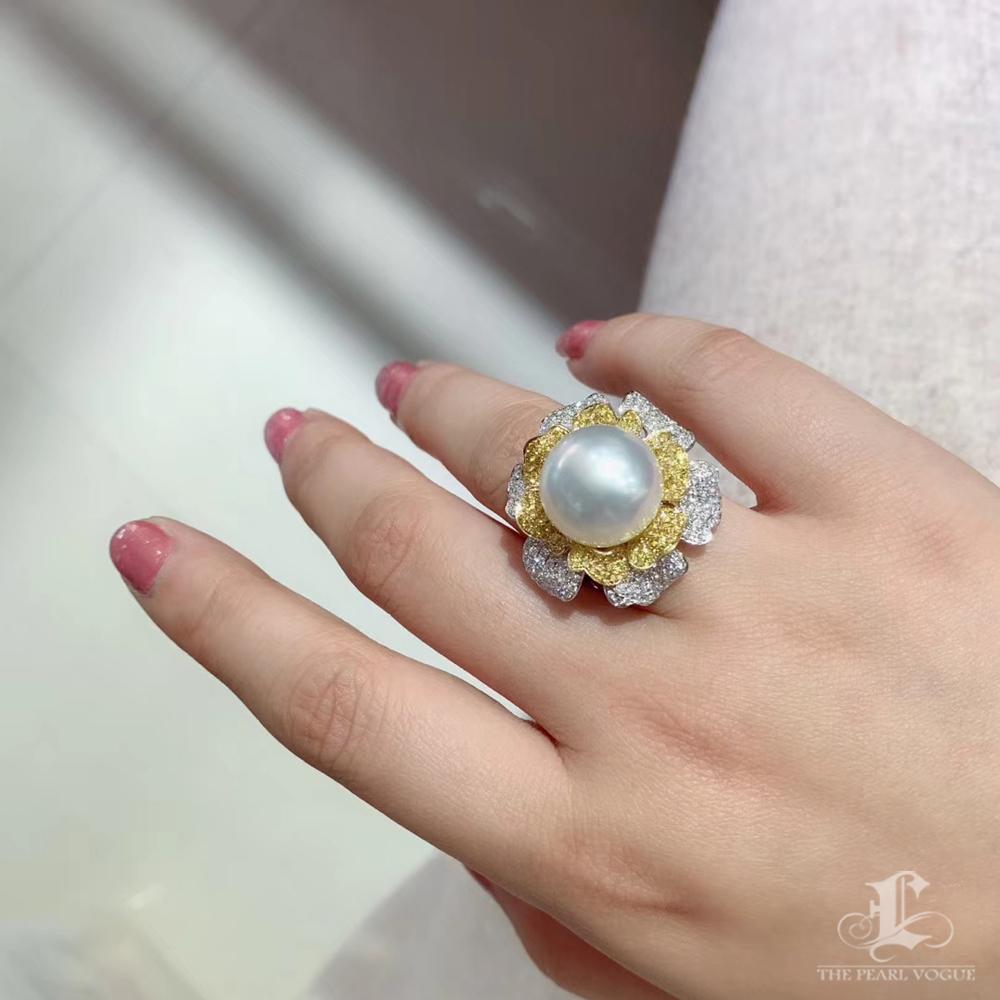 Vine Symphony】Goldene Pfingstrose Südsee Perlen Ring mit gelben & weißen Diamanten (Ungeschliffen) im Angebot