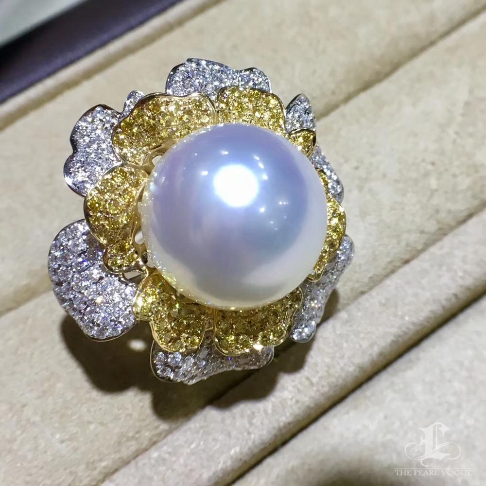 Vine Symphony】Goldene Pfingstrose Südsee Perlen Ring mit gelben & weißen Diamanten im Angebot 1