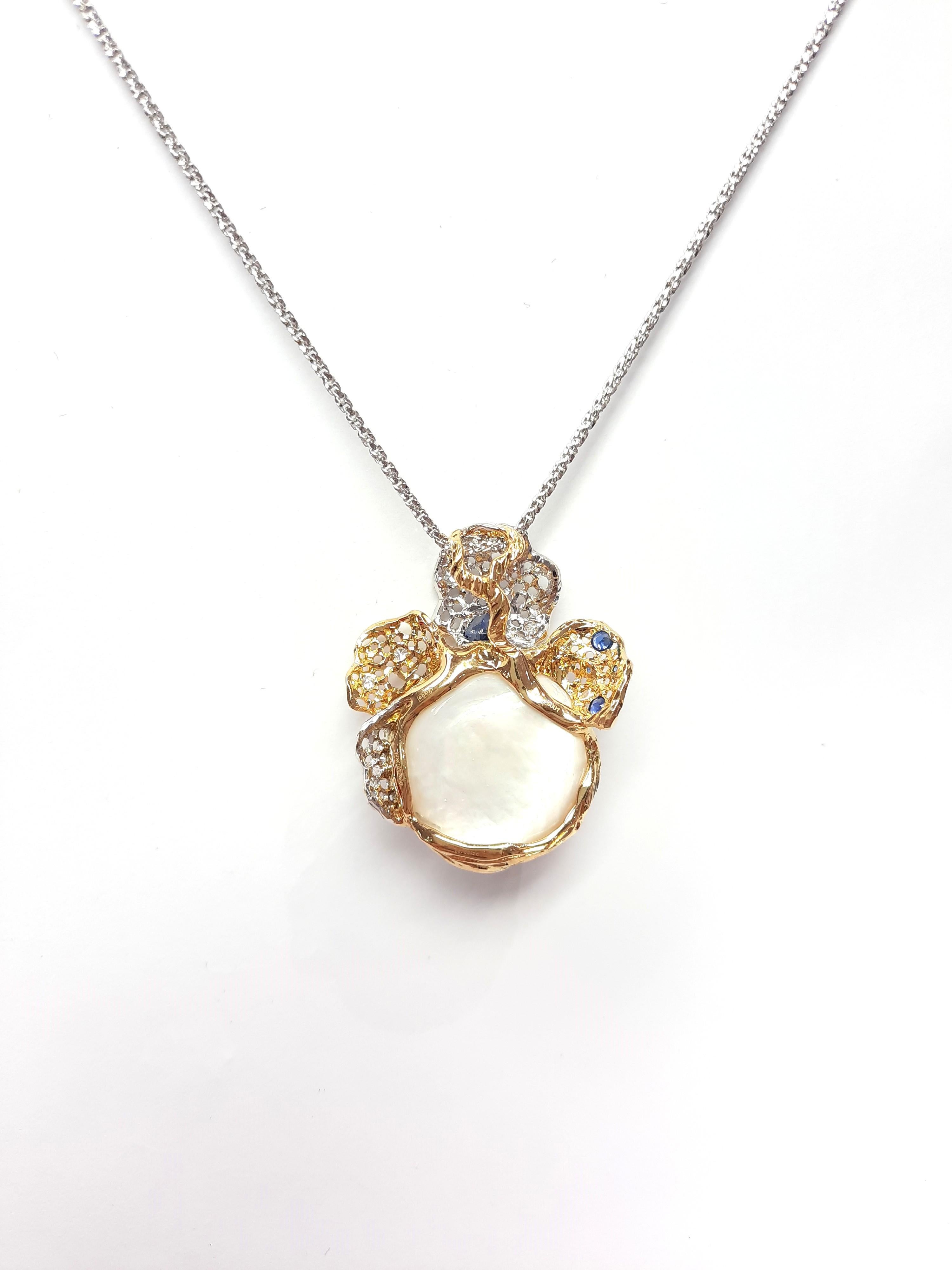 Round Cut 18 Karat Gold Mable Pearl and Sapphire Handmade Pendant For Sale