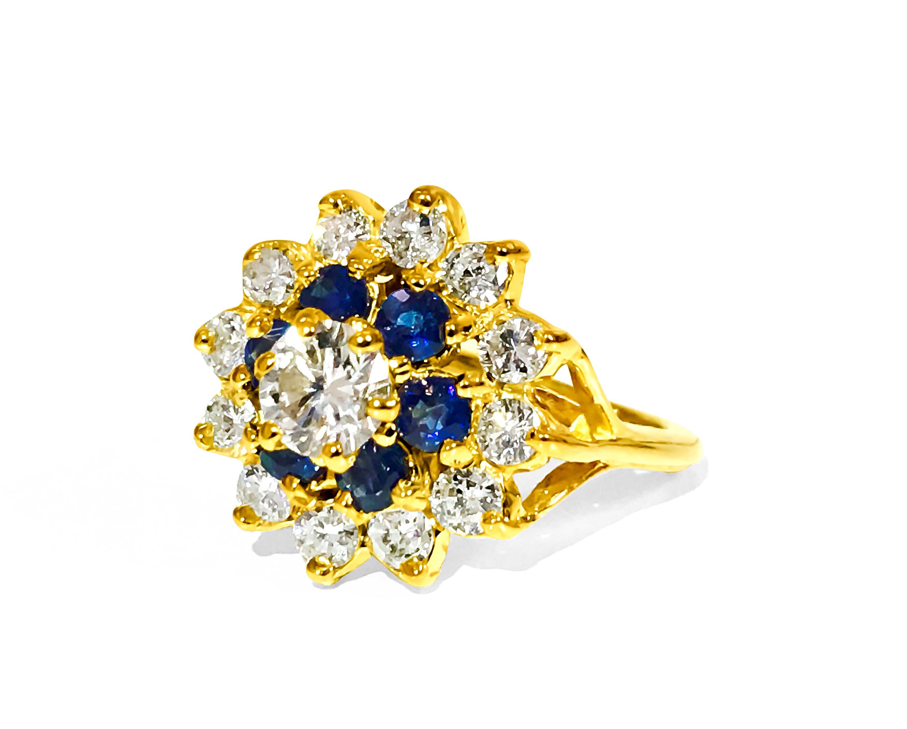 18K Gold. 2.12 Carat Diamond and Blue Sapphire Ring In Excellent Condition For Sale In Miami, FL