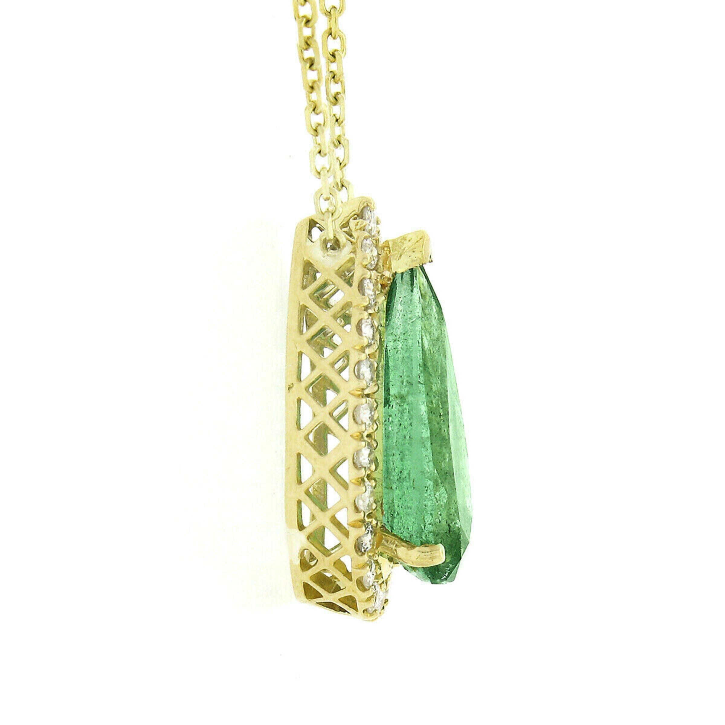 Donna Collana con ciondolo a goccia in oro 18K con smeraldo a pera allungata da 2,15ct e diamanti a raggiera in vendita