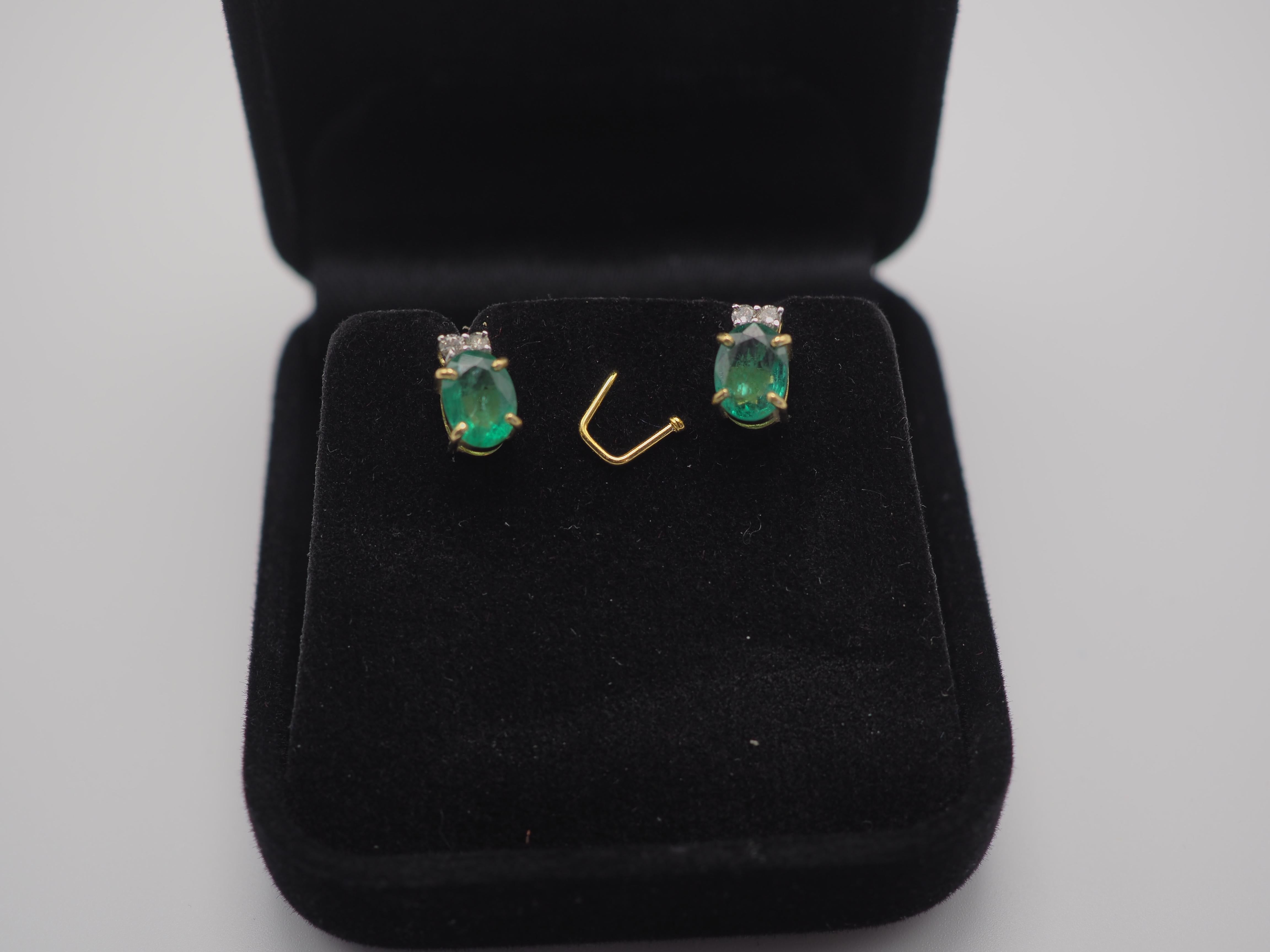 Women's or Men's 18K Gold 2.15ct Oval Emerald & 0.10ct Diamond Fine Stud Earrings For Sale