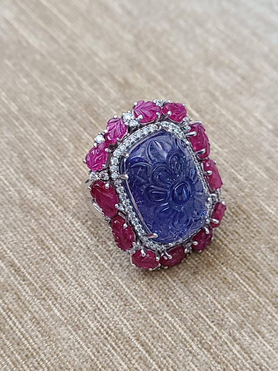 Round Cut 18k Gold, 21.67 Carats Carved Tanzanite, Ruby Leaves & Diamonds Cocktail Ring
