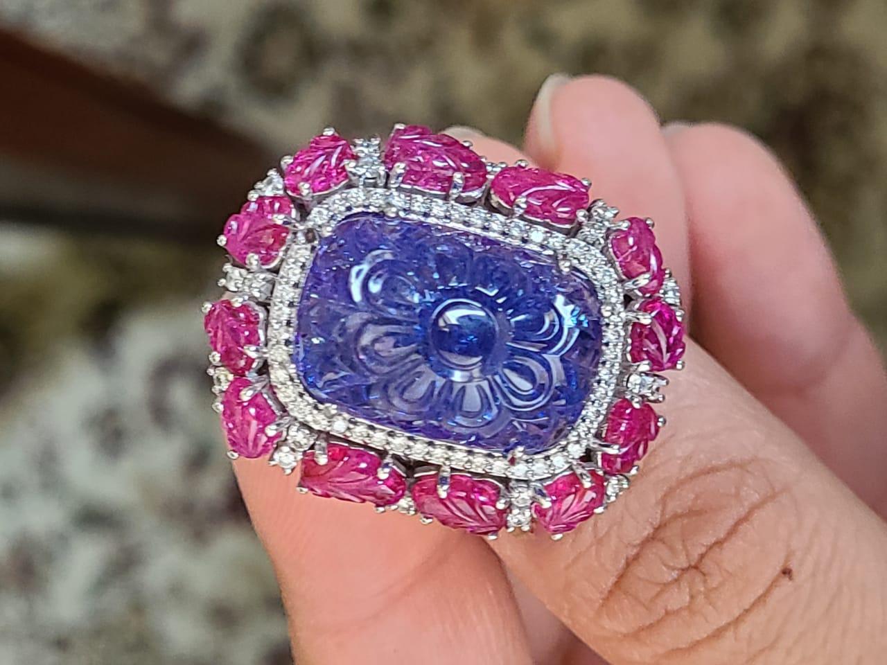 Women's or Men's 18k Gold, 21.67 Carats Carved Tanzanite, Ruby Leaves & Diamonds Cocktail Ring
