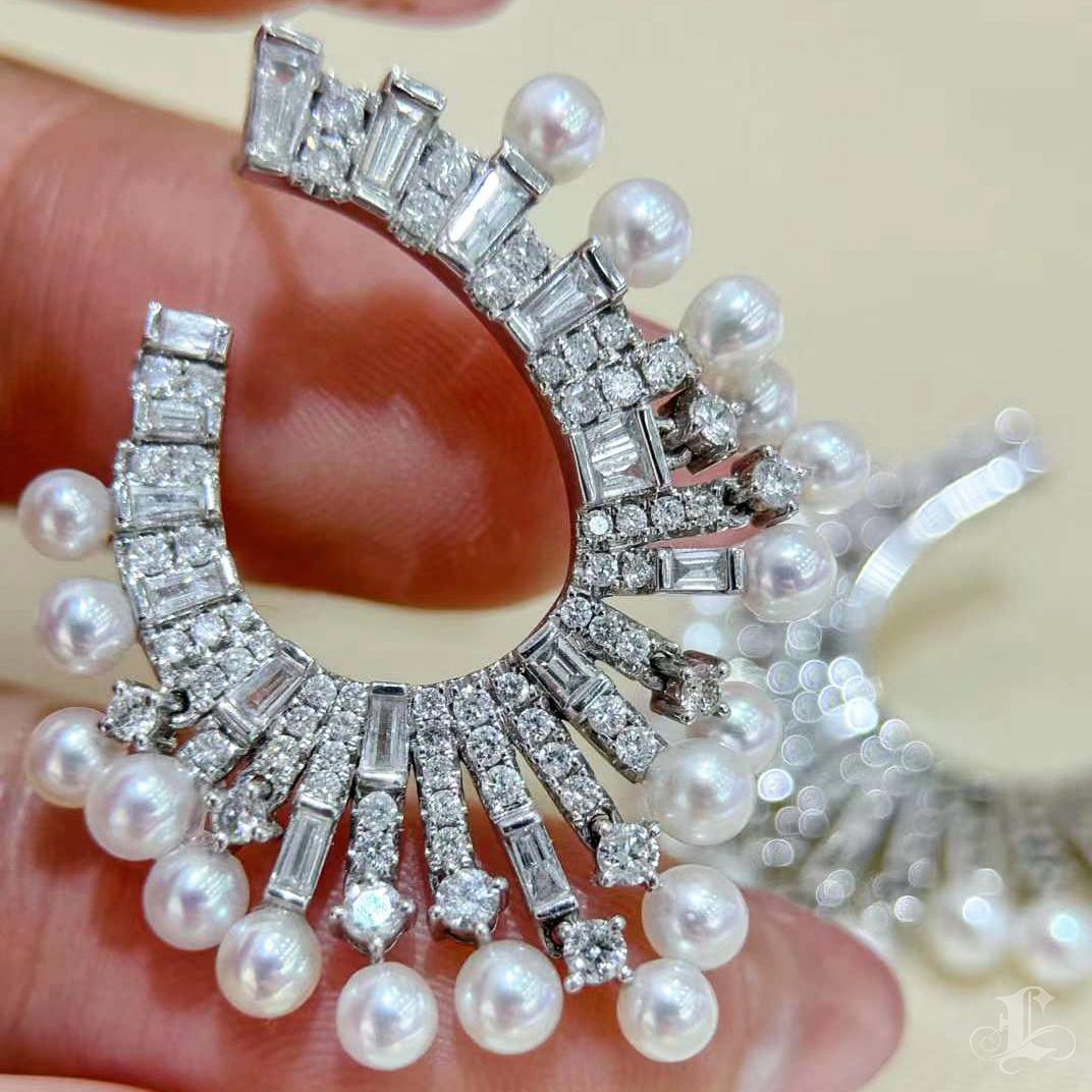 Orecchini di perle Akoya e diamanti a forma di arco radiante In condizioni Nuovo in vendita a New York, NY