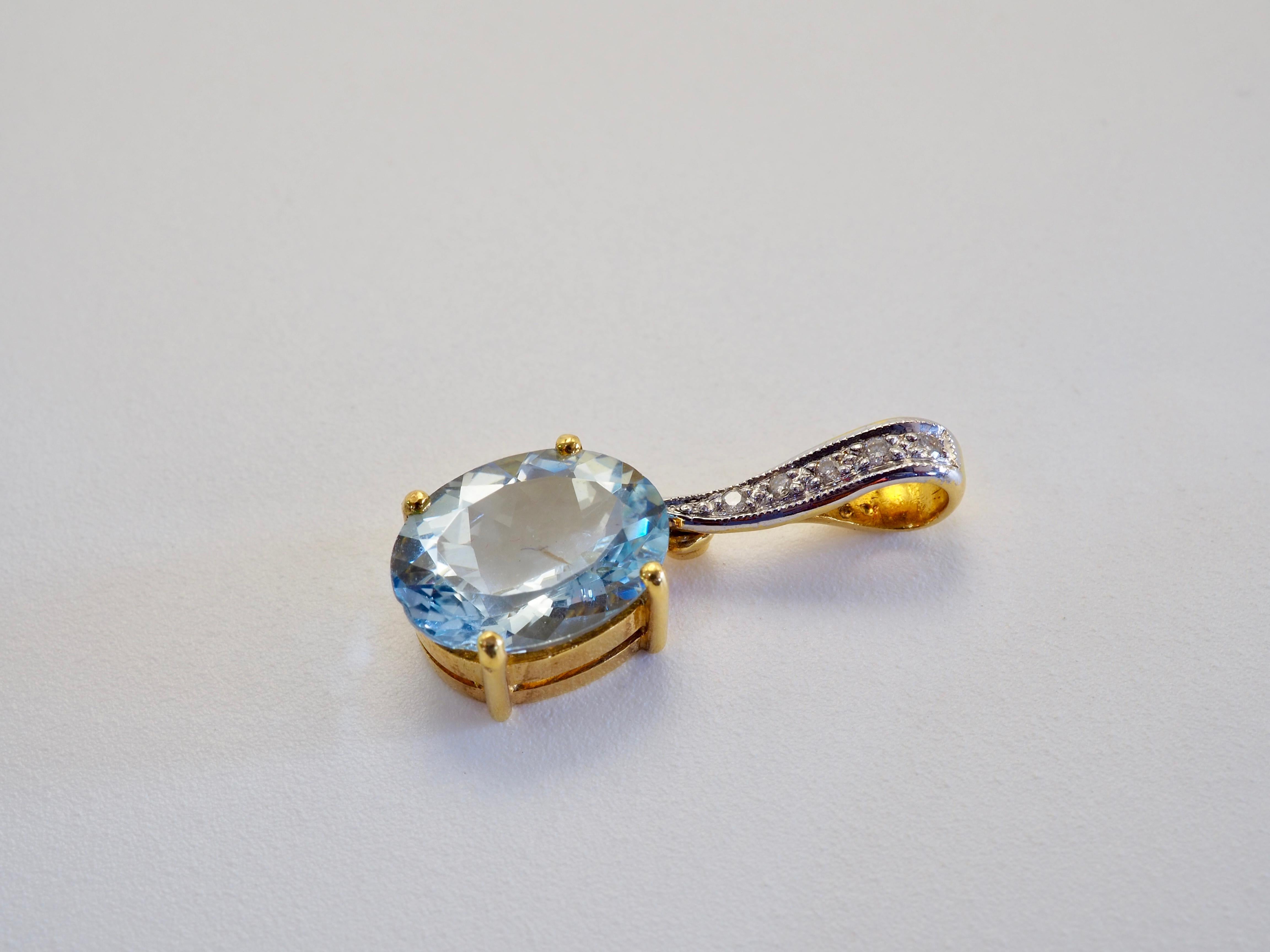18K Gold 2,22ct Oval Aquamarin & 0,03ct Diamant Anhänger Enhancer im Zustand „Neu“ im Angebot in เกาะสมุย, TH