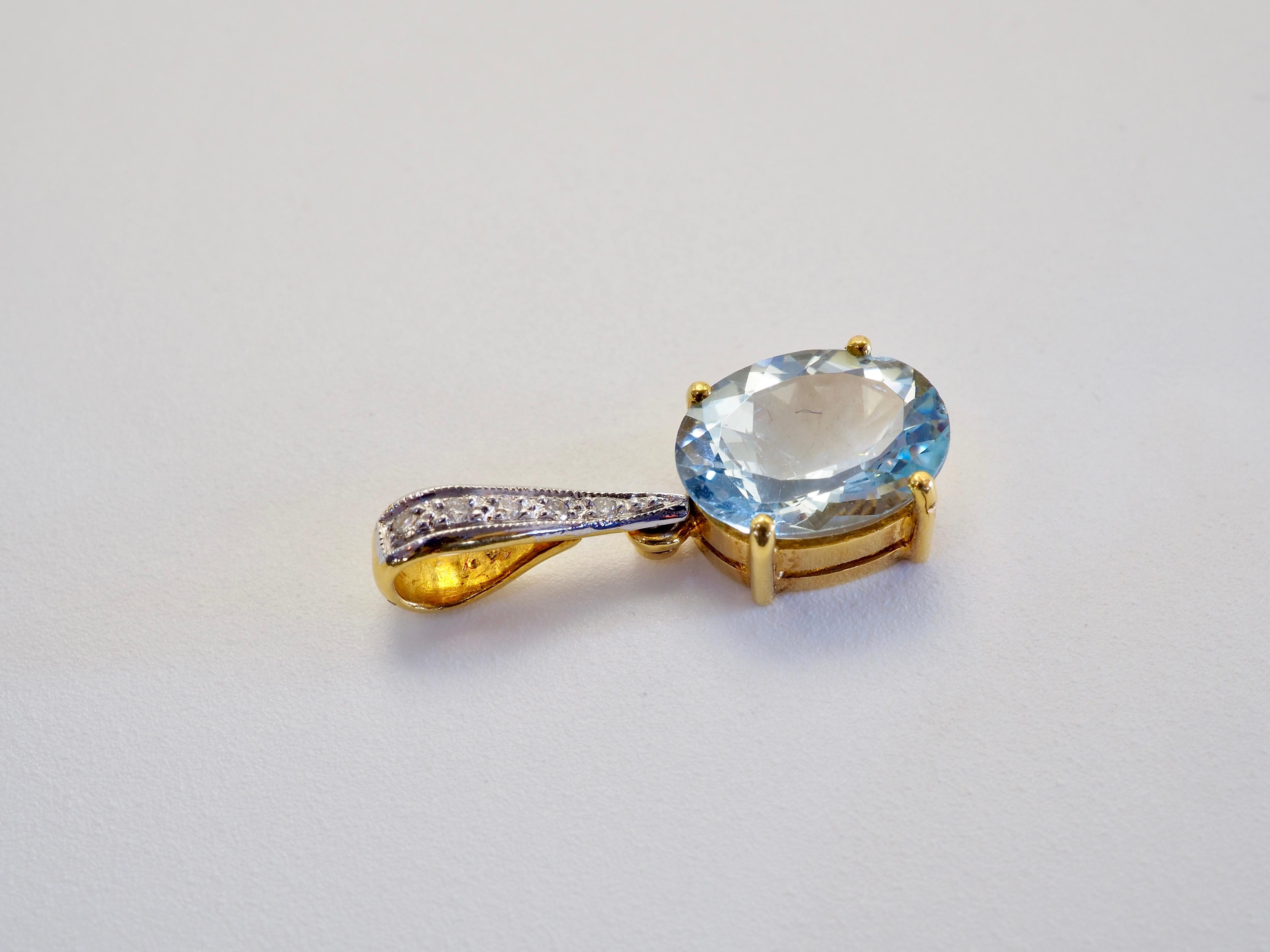 18K Gold 2,22ct Oval Aquamarin & 0,03ct Diamant Anhänger Enhancer für Damen oder Herren im Angebot