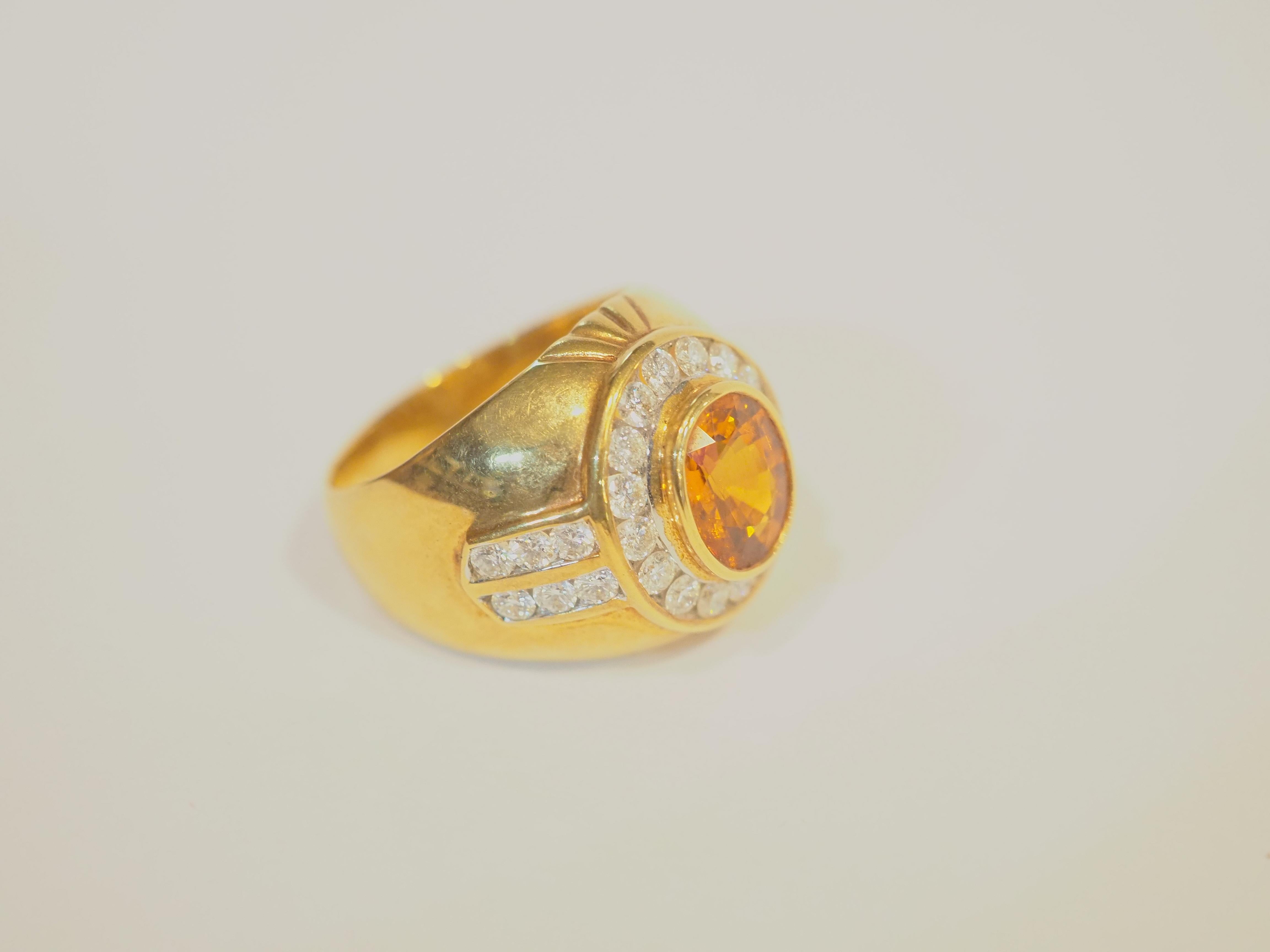 18K Gold 2.37ct Orangish Yellow Sapphire & 1.20ct Diamond Men's Trombino Ring In Excellent Condition For Sale In เกาะสมุย, TH