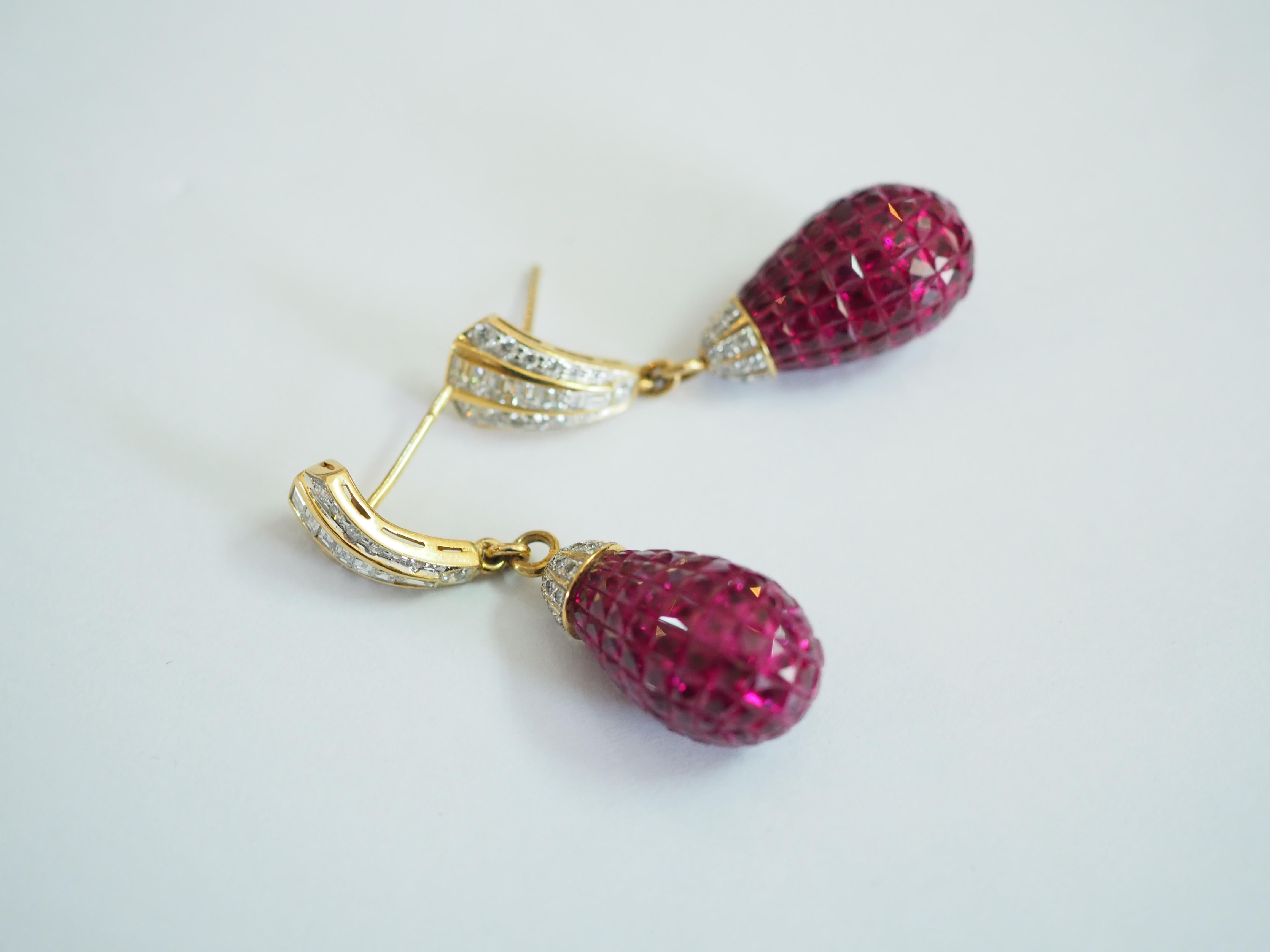 Taille carrée Boucles d'oreilles poire en or 18 carats avec rubis et diamants Faberge en vente