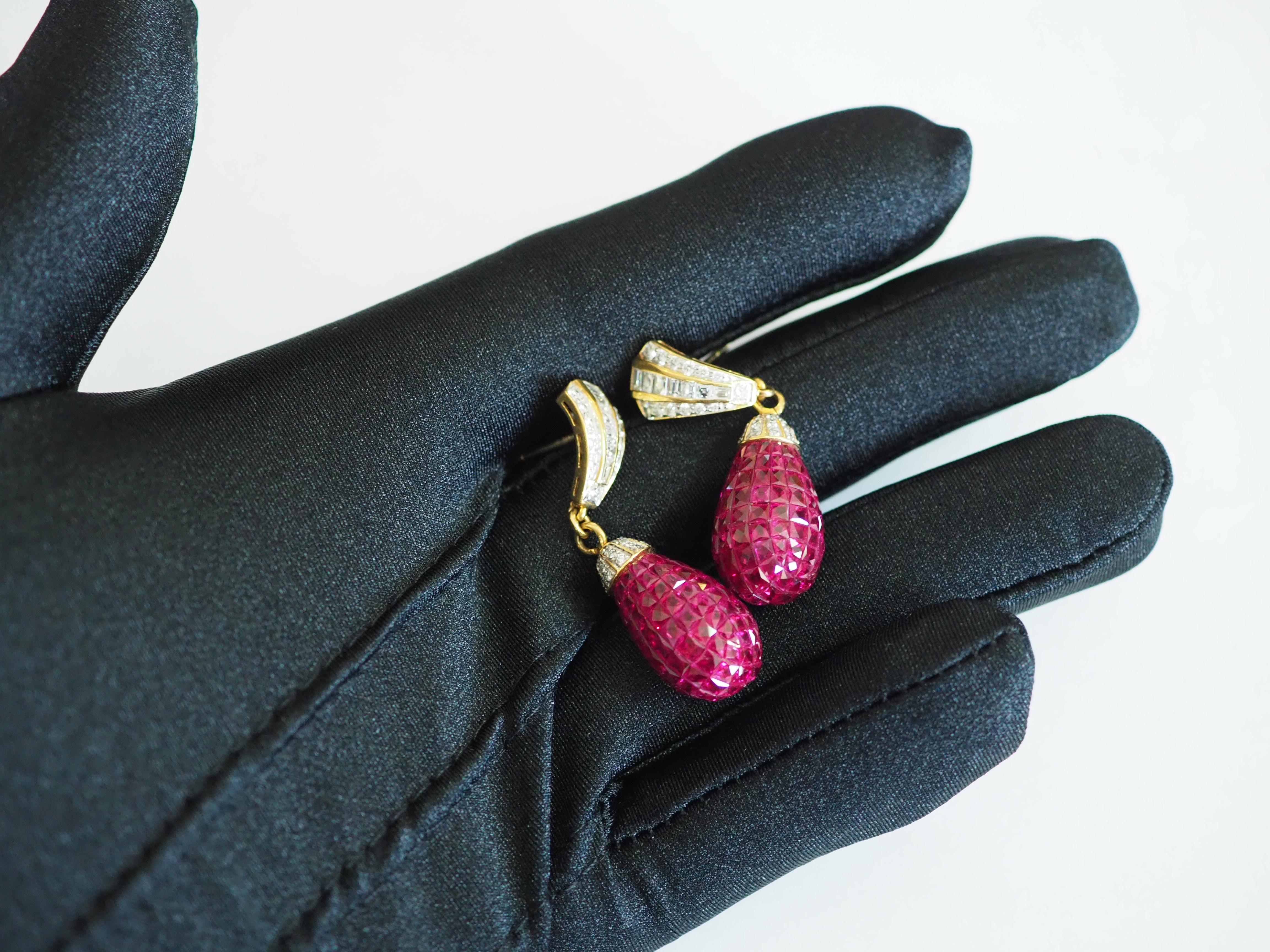 18k Gold 26 Carats Faberge Ruby & Diamond Pear Dangle Earrings In New Condition For Sale In เกาะสมุย, TH