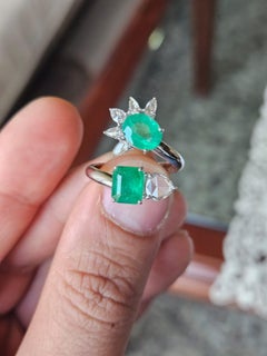 18K Gold, 2.63 carats, natural Zambian Emerald & Rose Cut Diamonds Cocktail Ring