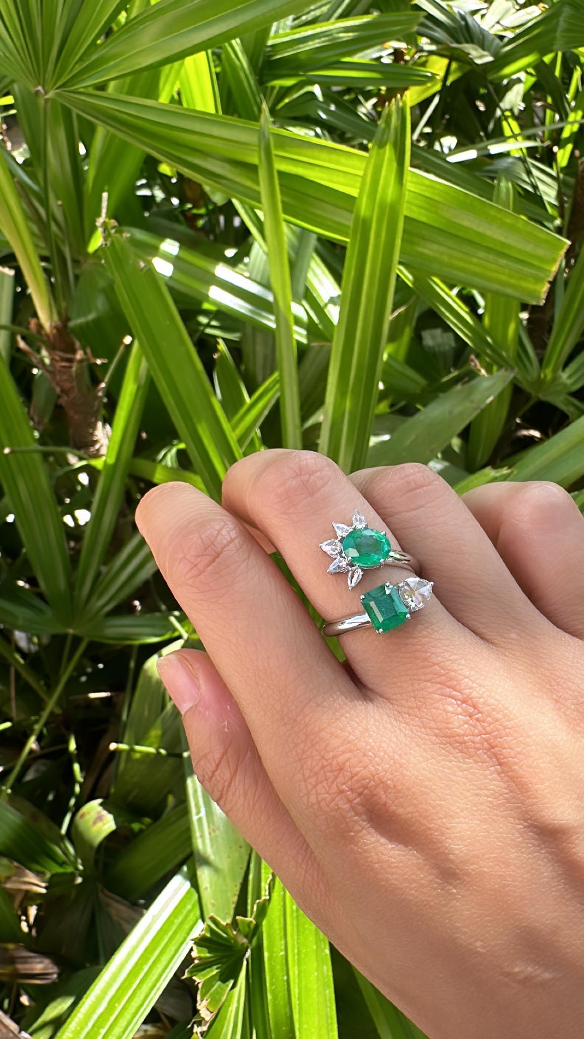 Anillo de cóctel de oro de 18 quilates, 2,63 quilates, esmeralda natural de Zambia y diamantes talla rosa en venta 1