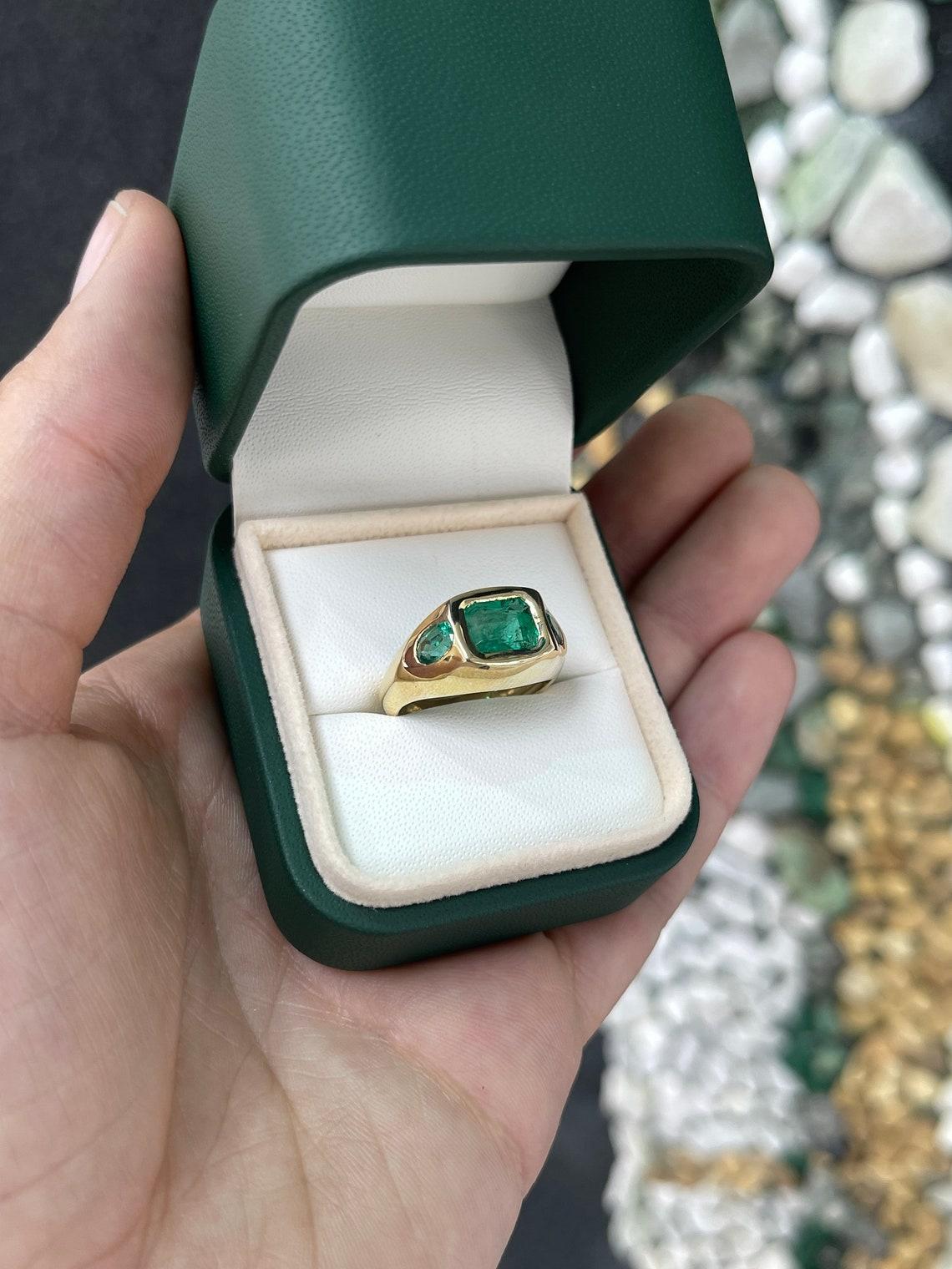 Modern 18K Gold 2.63tcw Natural Emerald Three Stone Ring, Medium Dark Green Trilogy For Sale