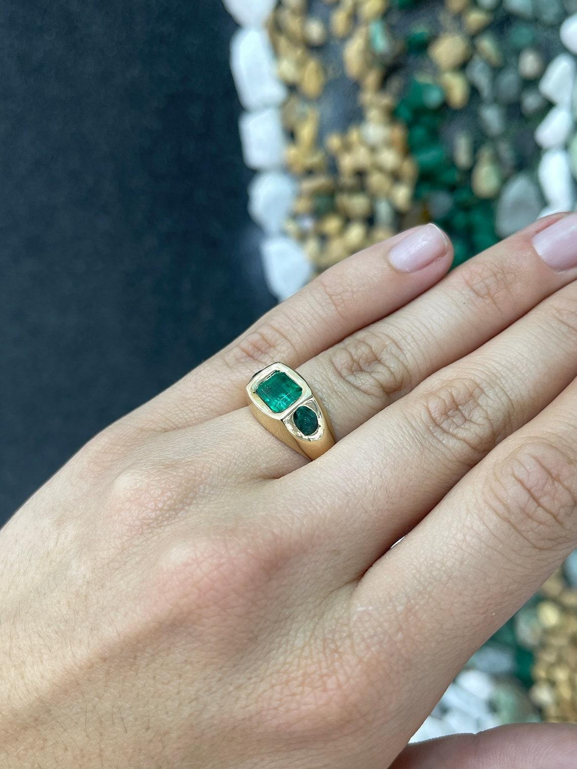18K Gold 2.63tcw Natural Emerald Three Stone Ring, Medium Dark Green Trilogy In New Condition For Sale In Jupiter, FL