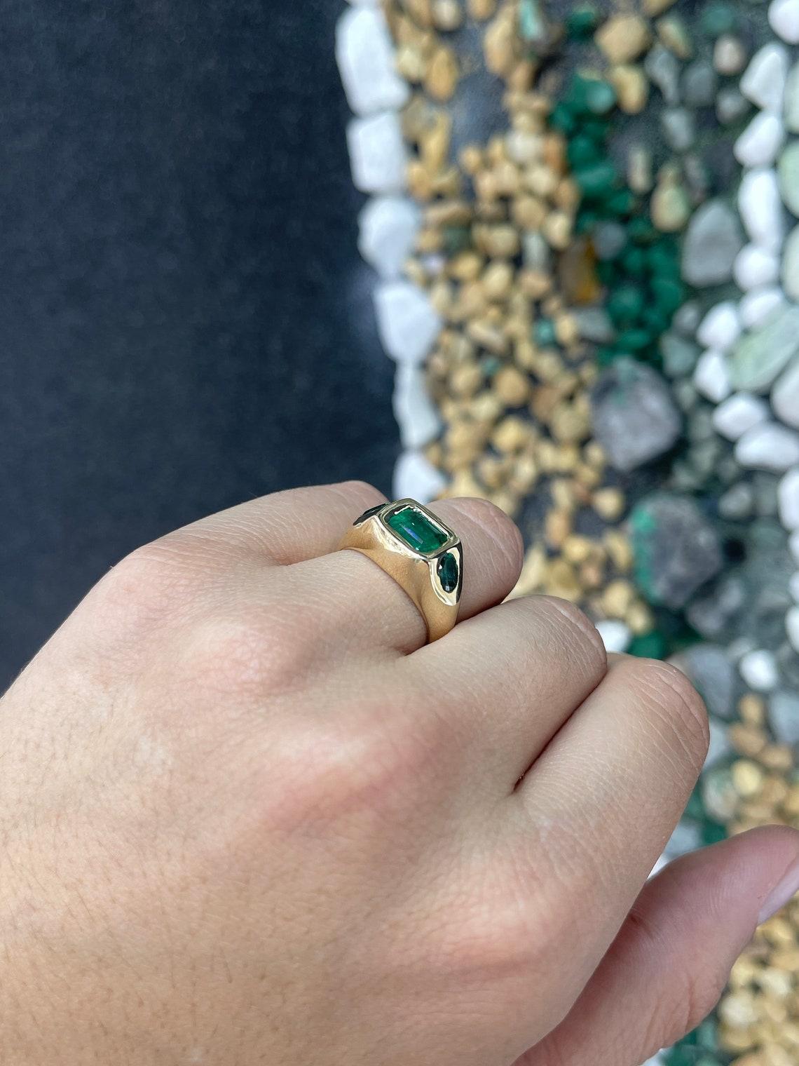 Women's 18K Gold 2.63tcw Natural Emerald Three Stone Ring, Medium Dark Green Trilogy For Sale