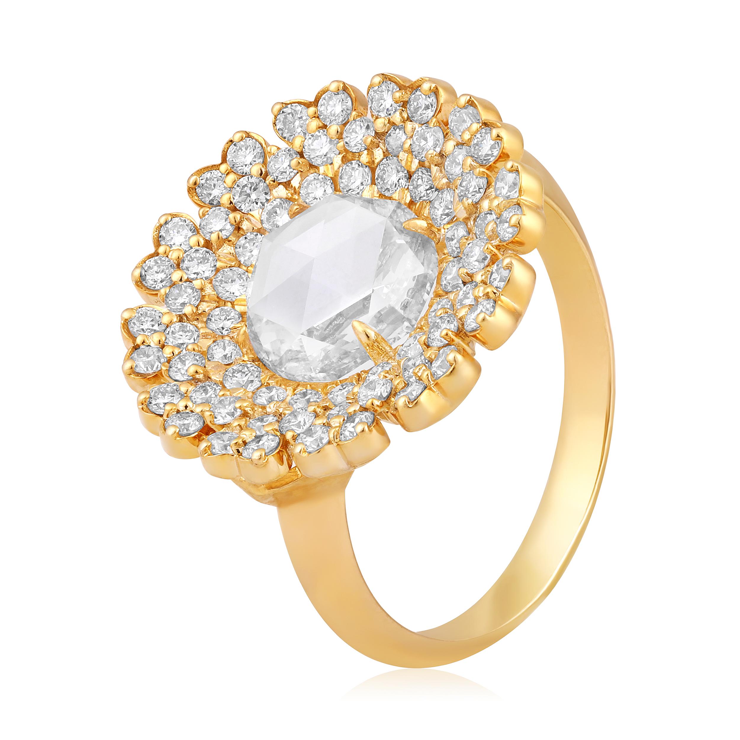 Crafted in 5.21 grams of 18K Yellow Gold, the ring contains 67 stone of Round Lab Created Diamond with a total of 0.8 carat in D-F color and VVS-VS clarity combined with 1 stones of Rose Cut Side Lab Created Diamonds with a total of 1.76 carat in