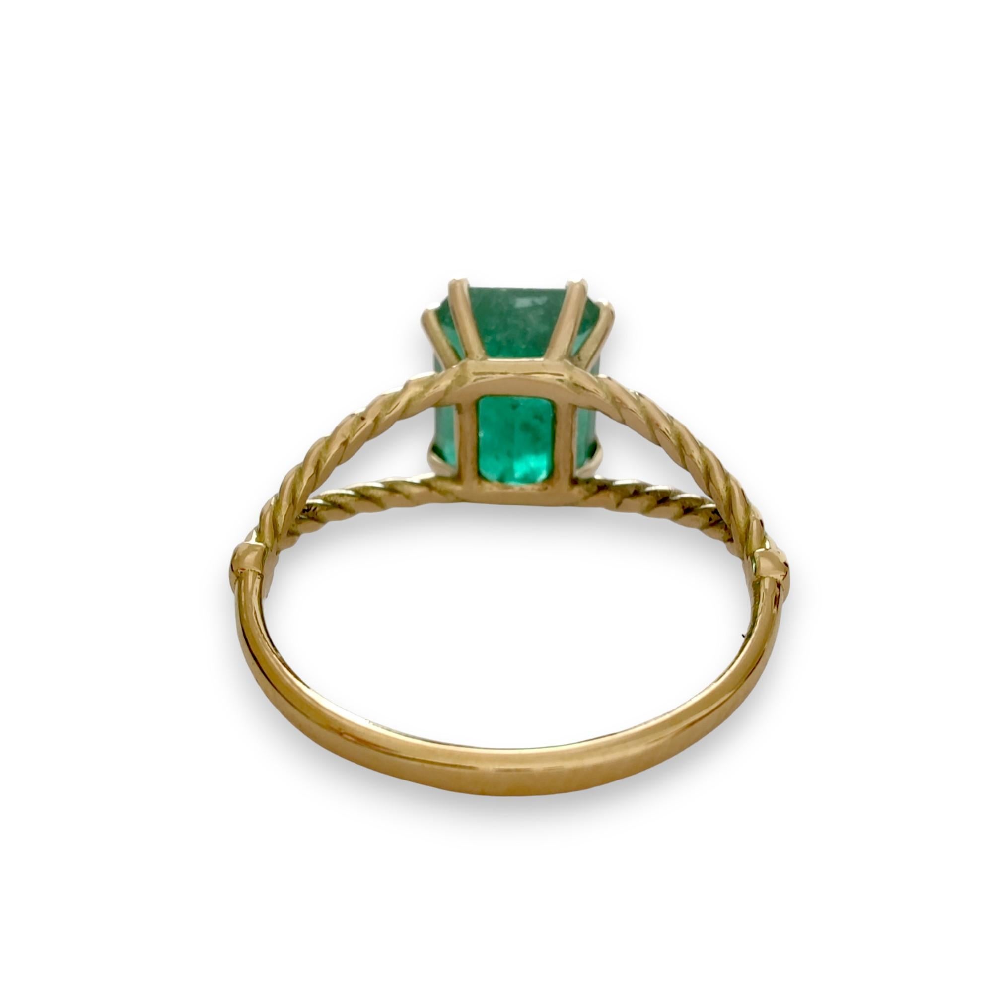 18K Gold 2.72 Carat Natural Emerald Solitaire Engagement Ring for Women 2