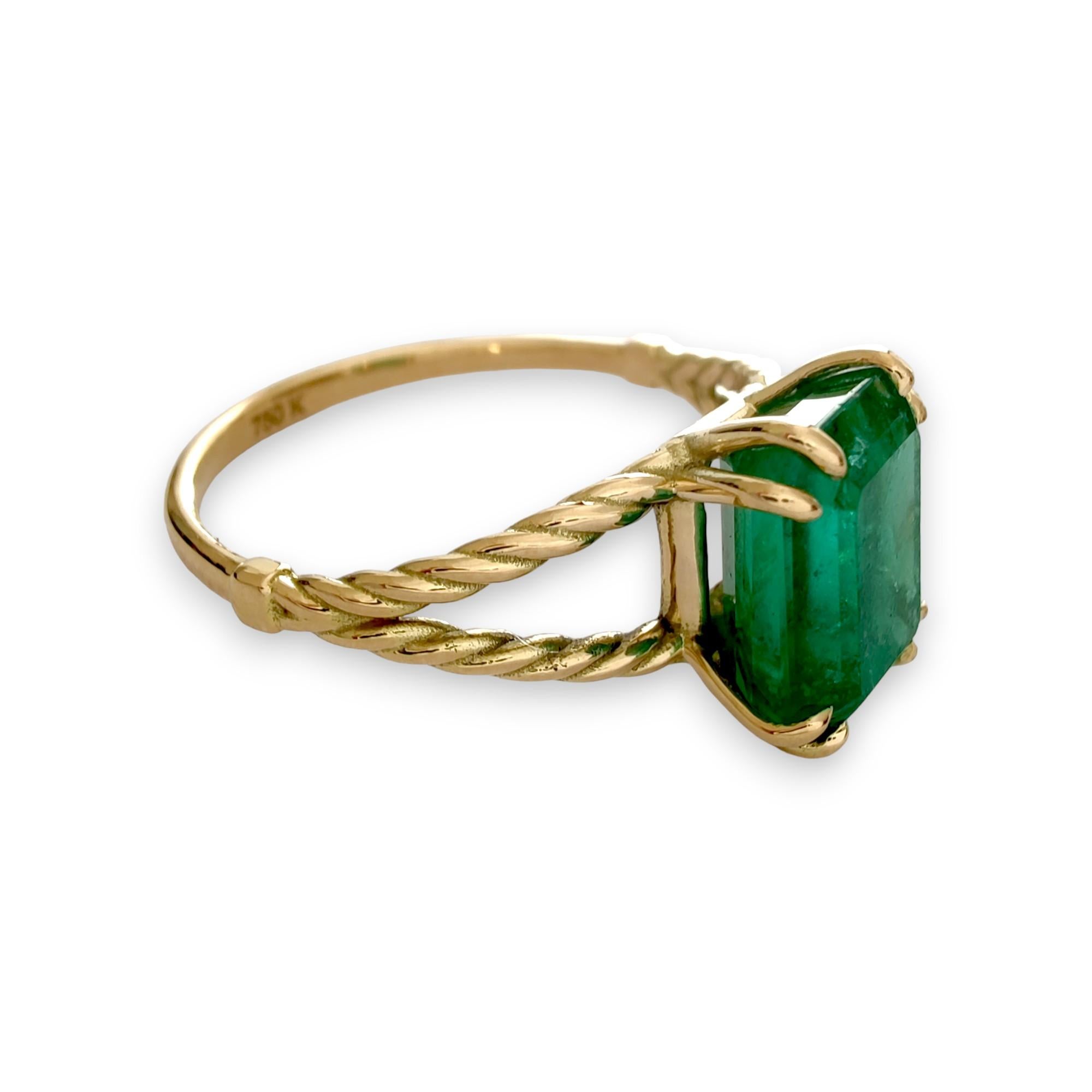 18K Gold 2.72 Carat Natural Emerald Solitaire Engagement Ring for Women 3