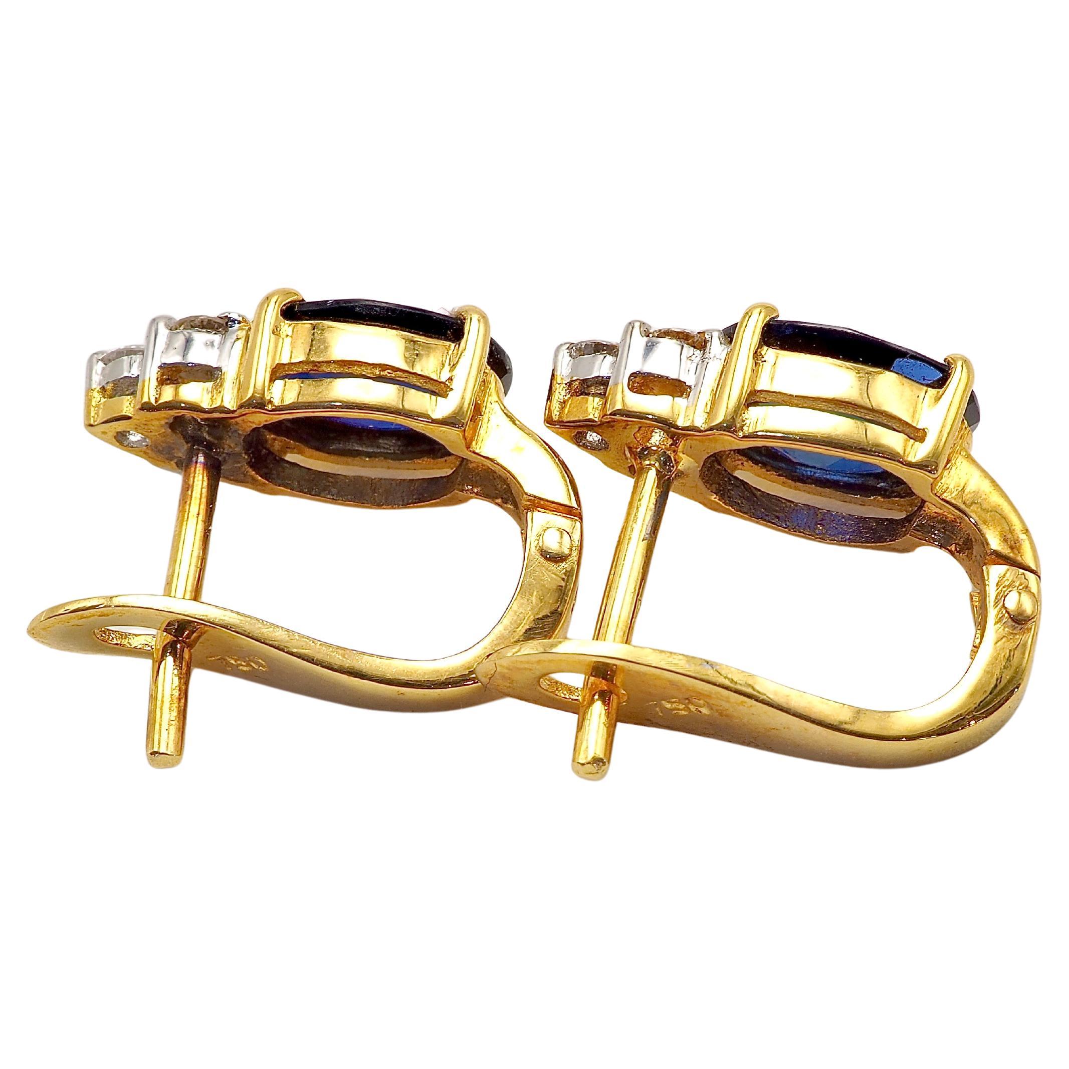 Boucles d'oreilles en or 18 carats avec saphir bleu de 2,80 carats et diamants de 0,22 carat Neuf - En vente à เกาะสมุย, TH