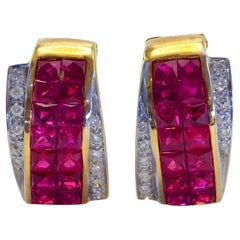 Orecchini in oro 18K con rubino quadrato da 2,98 carati e diamante da 0,12 carati con chiusura invisibile