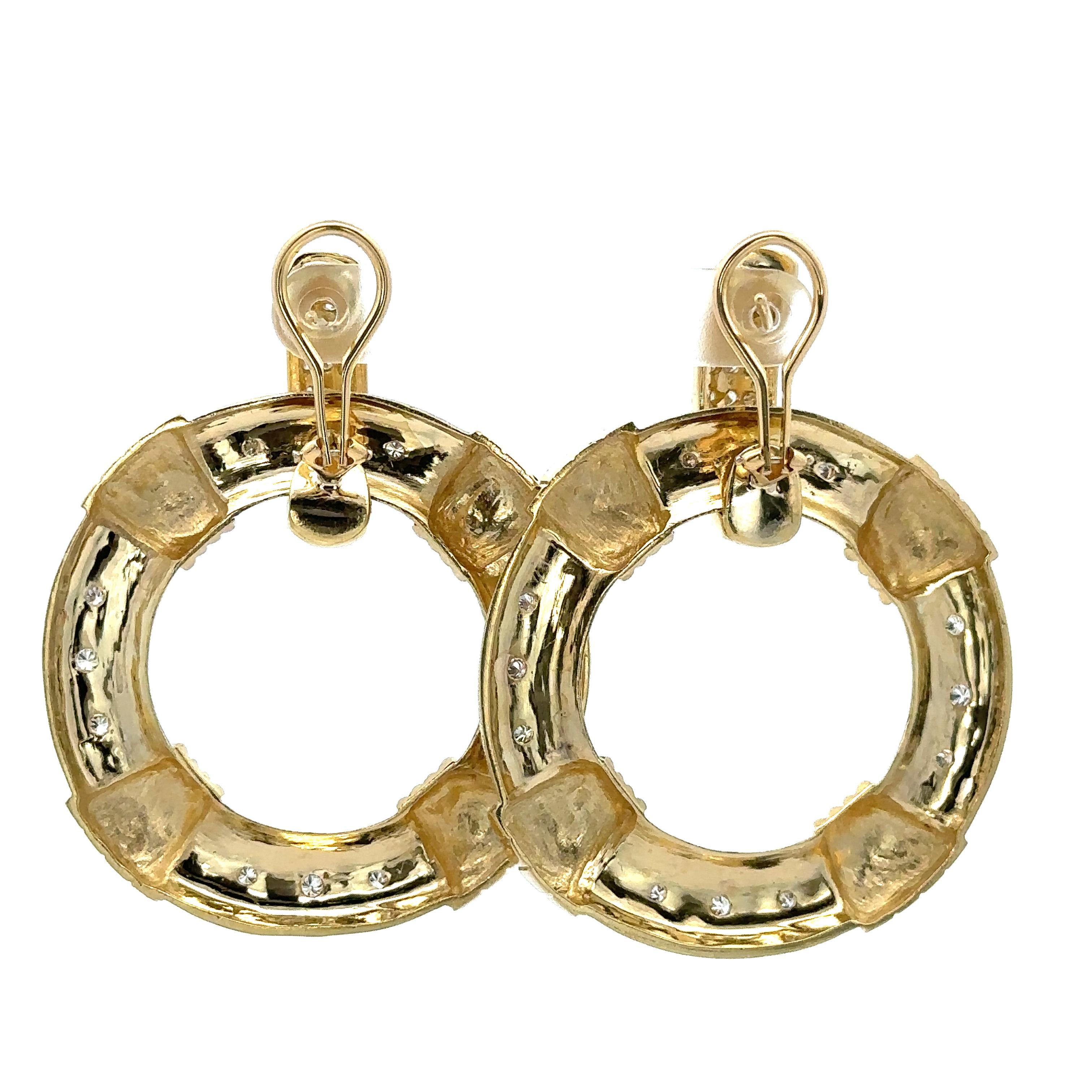Taglio brillante Orecchini Omega con diamante da 2 carati in oro 18 carati, grandi e strutturati, a forma di penzolo e oscillanti in vendita
