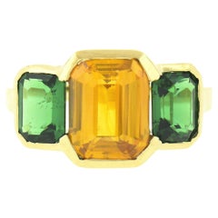 Bague cocktail à 3 pierres en or 18 carats avec saphir jaune et tsavorite de 3,02 carats certifiés par le GIA et demi-cerceau