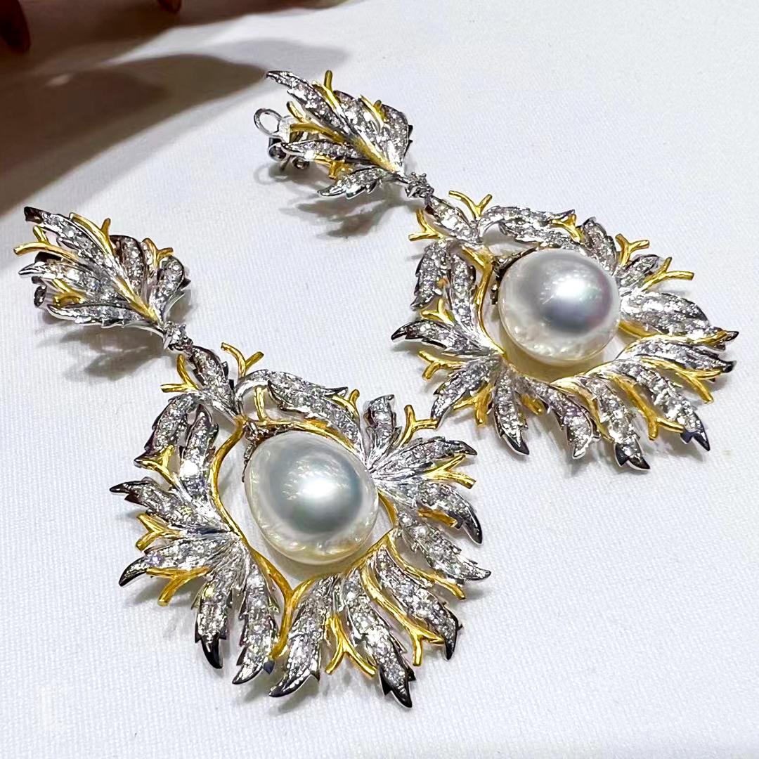 Orecchini a foglia con diamanti e perle dei mari del sud in stile Buccellati in vendita 2