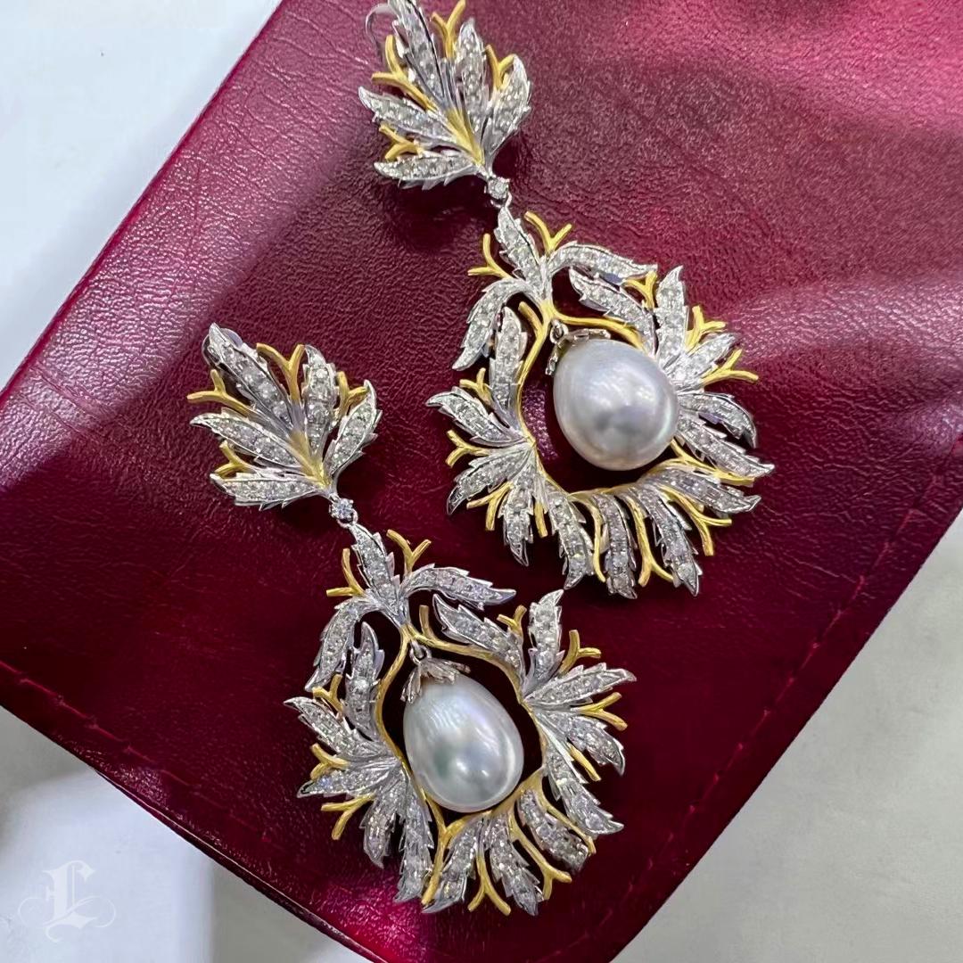 Orecchini a foglia con diamanti e perle dei mari del sud in stile Buccellati in vendita 4
