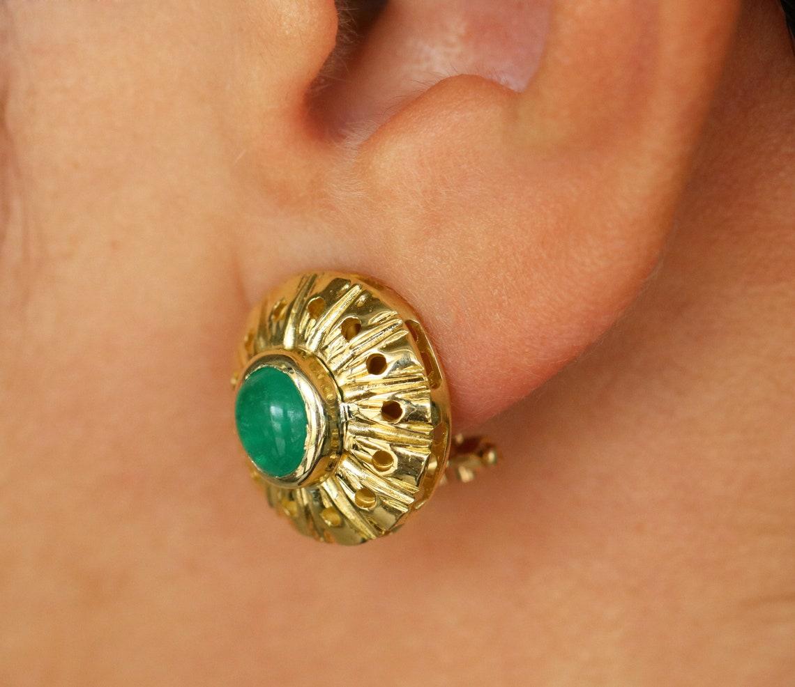 Women's 18K Gold 3.10 Carats Emerald Cabochon Omega Earrings
