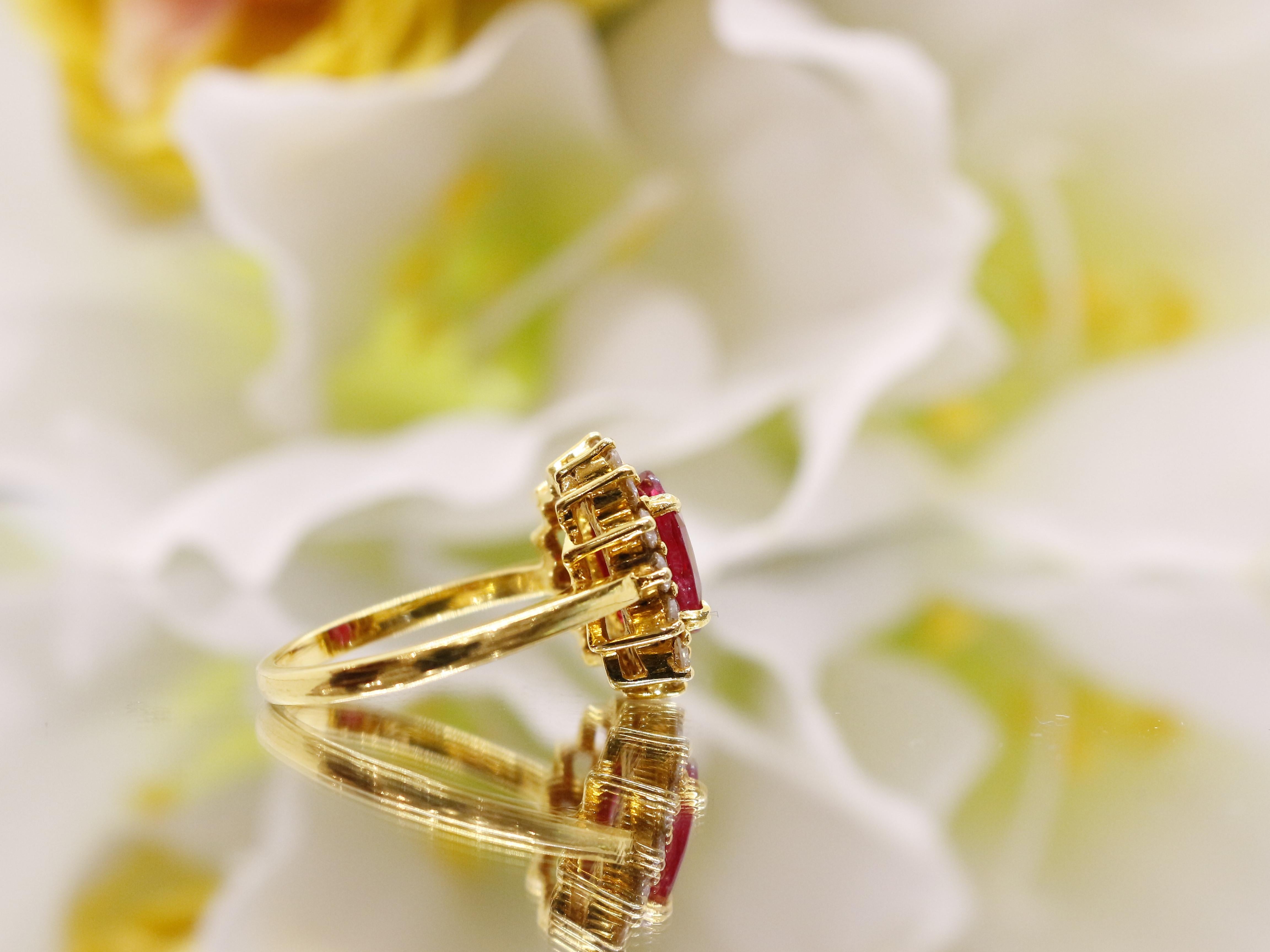Bague de fiançailles, de promesse ou d'anniversaire en or 18 carats, avec un halo de diamants et de rubis de 3,10 carats  Pour femmes en vente