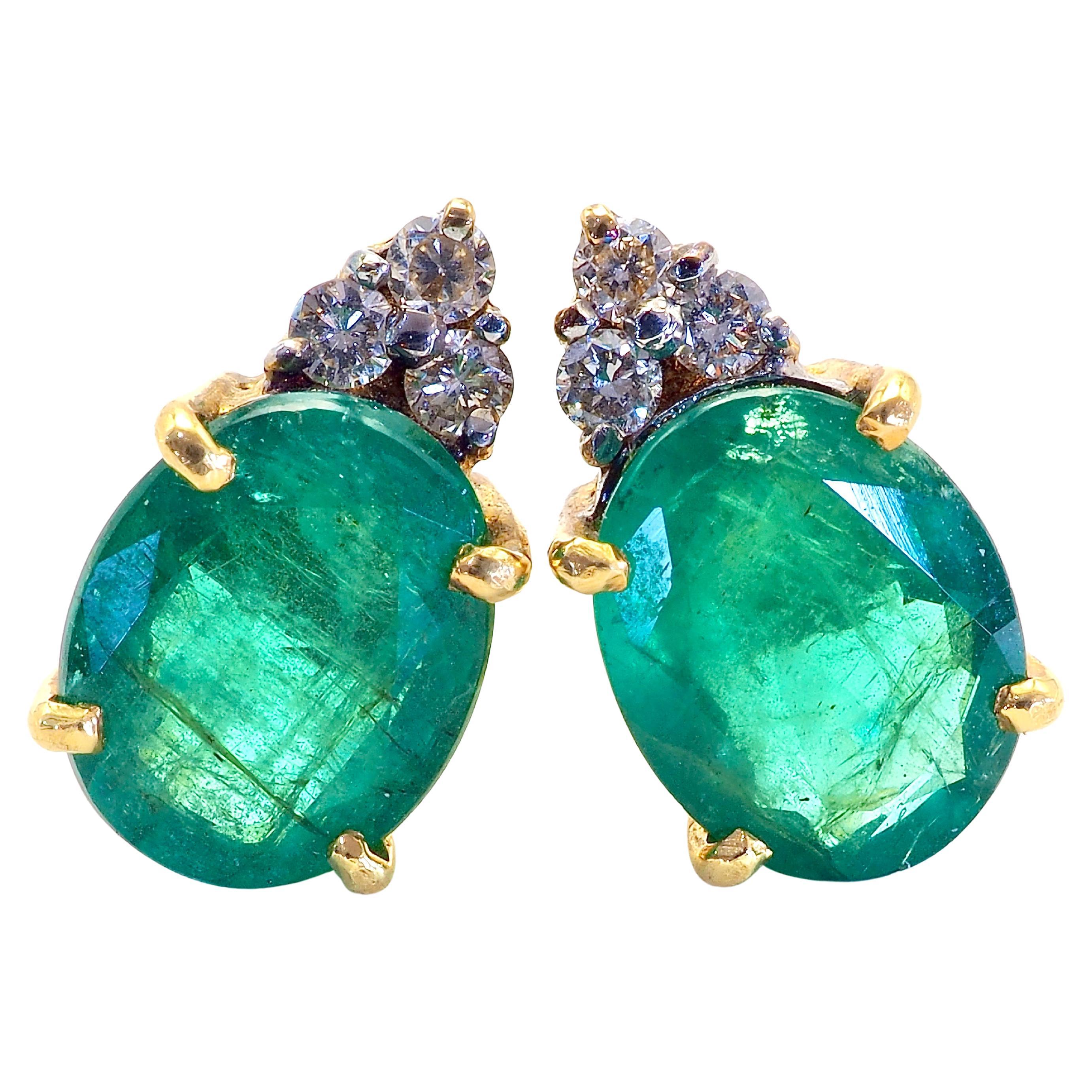 18K Gold 3.20ct Oval Emerald & 0.12ct Diamond Fine Good Size Stud Earring For Sale