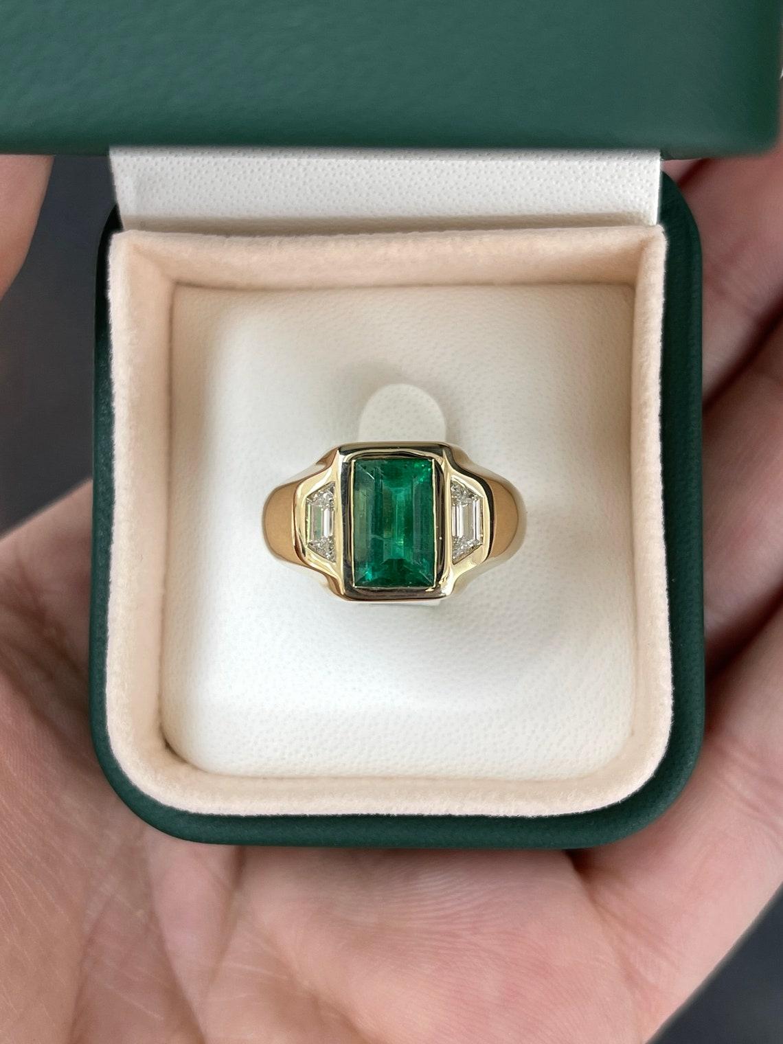 18K Gold 3.30tcw Dark Rich Green Emerald & Cadillac Diamond Three Stone Ring In New Condition For Sale In Jupiter, FL