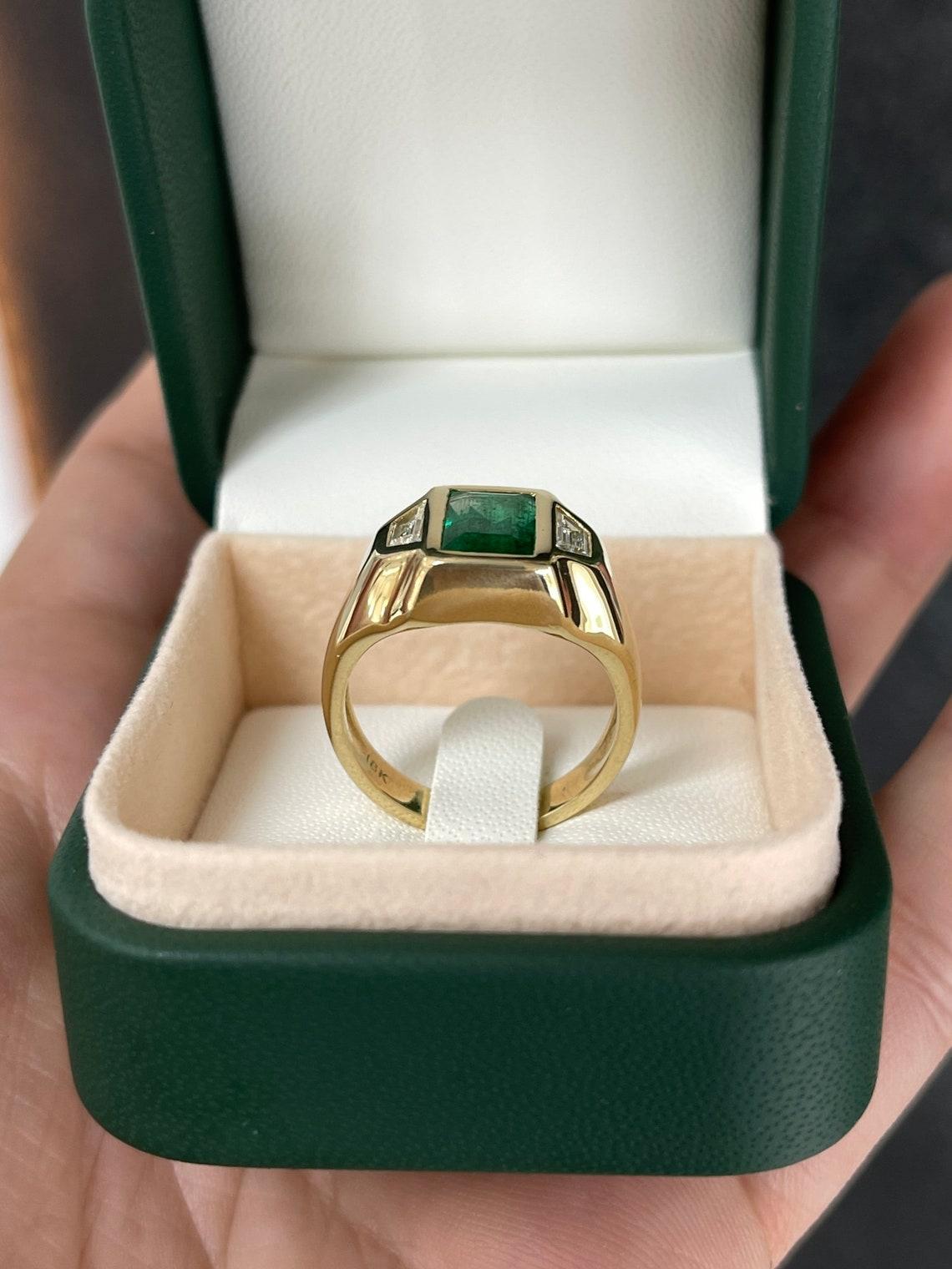 18K Gold 3.30tcw Dark Rich Green Emerald & Cadillac Diamond Three Stone Ring For Sale 2